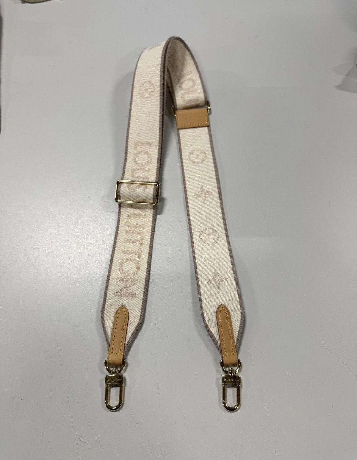 Louis Vuitton Louis Vuitton Shoulder Strap NEW 750$ Size ONE SIZE - 1 Thumbnail