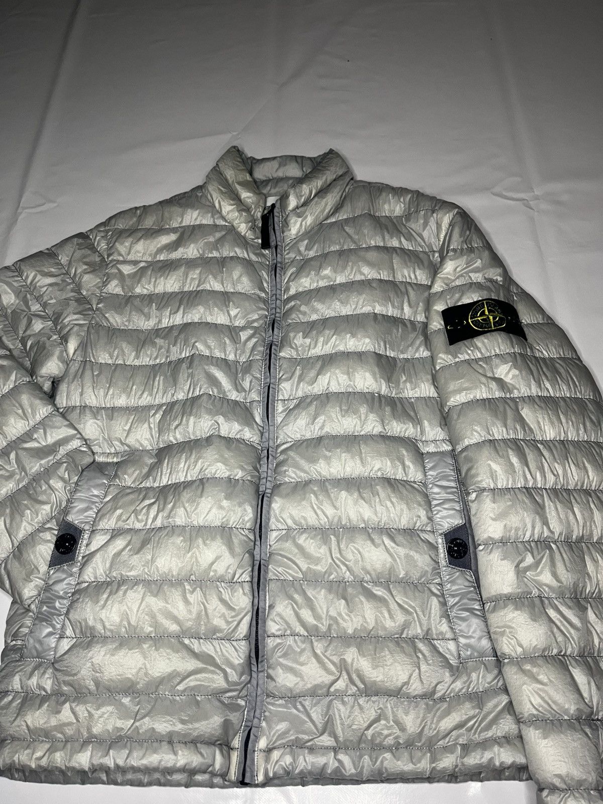 Stone Island Stone Island Lightweight Down Jacket Silver Grey – Size L Size US L / EU 52-54 / 3 - 3 Thumbnail