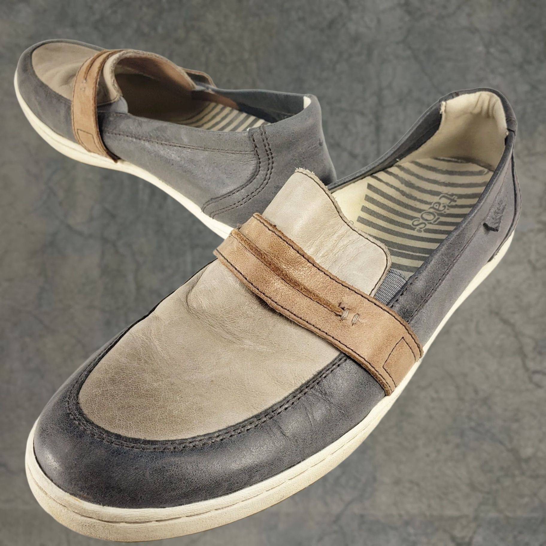 Taos Taos Upward Leather Loafer Women Size 9 Navy Beige Brown Activewear Flat Shoes Size US 9 / IT 39 - 1 Thumbnail