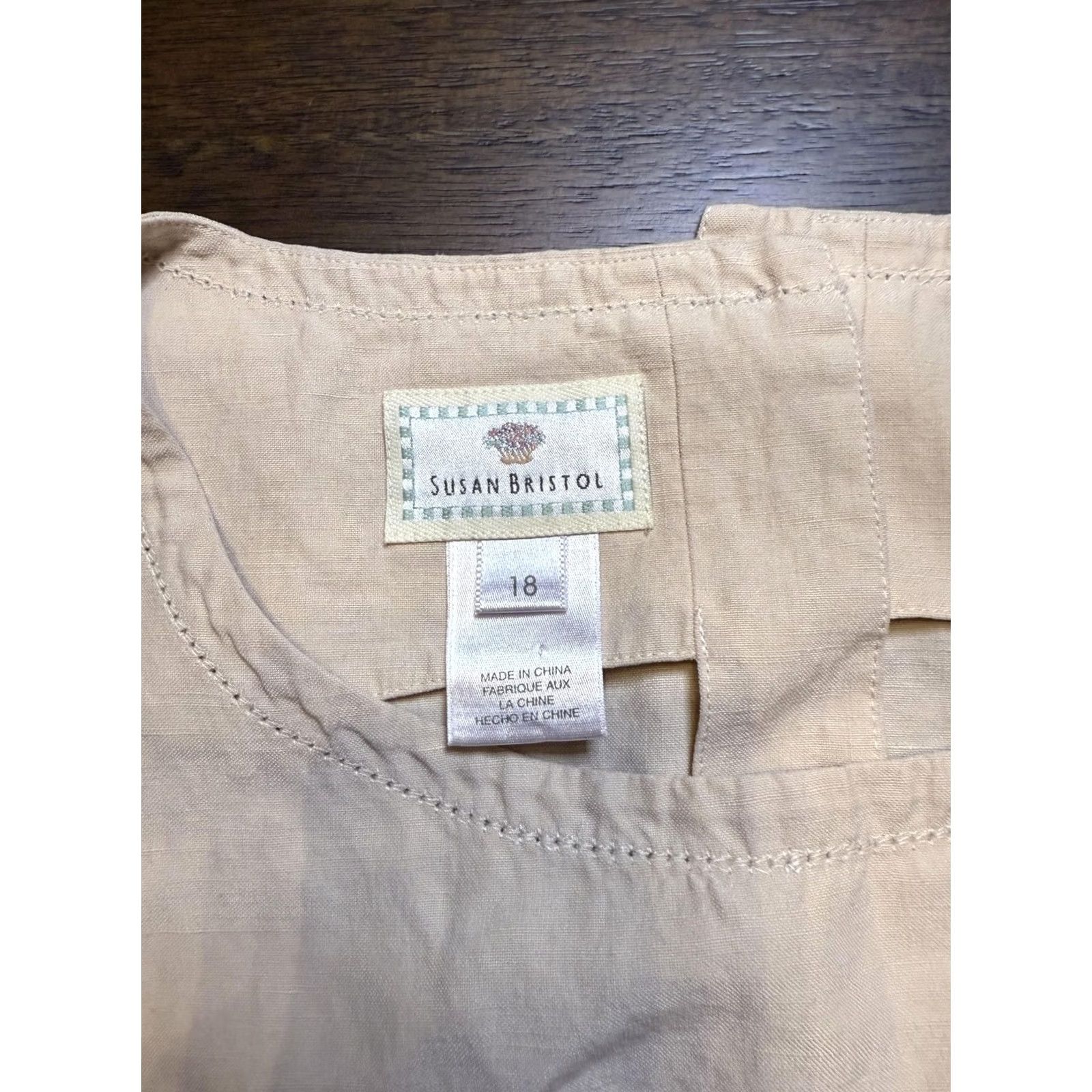 Vintage Susan Bristol Blouse Sleeveless Womens 18 Beige Button Back Tank Top Shell Size XXL / US 16-18 / IT 52-54 - 2 Thumbnail