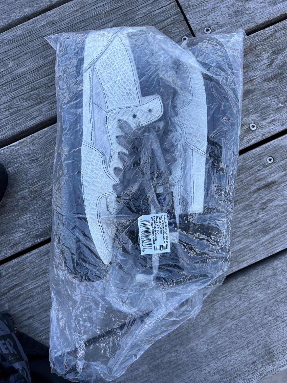 Vans Vans HALF CAB LUX DUCT MARSHMALLOW Size US 9 / EU 42 - 2 Thumbnail