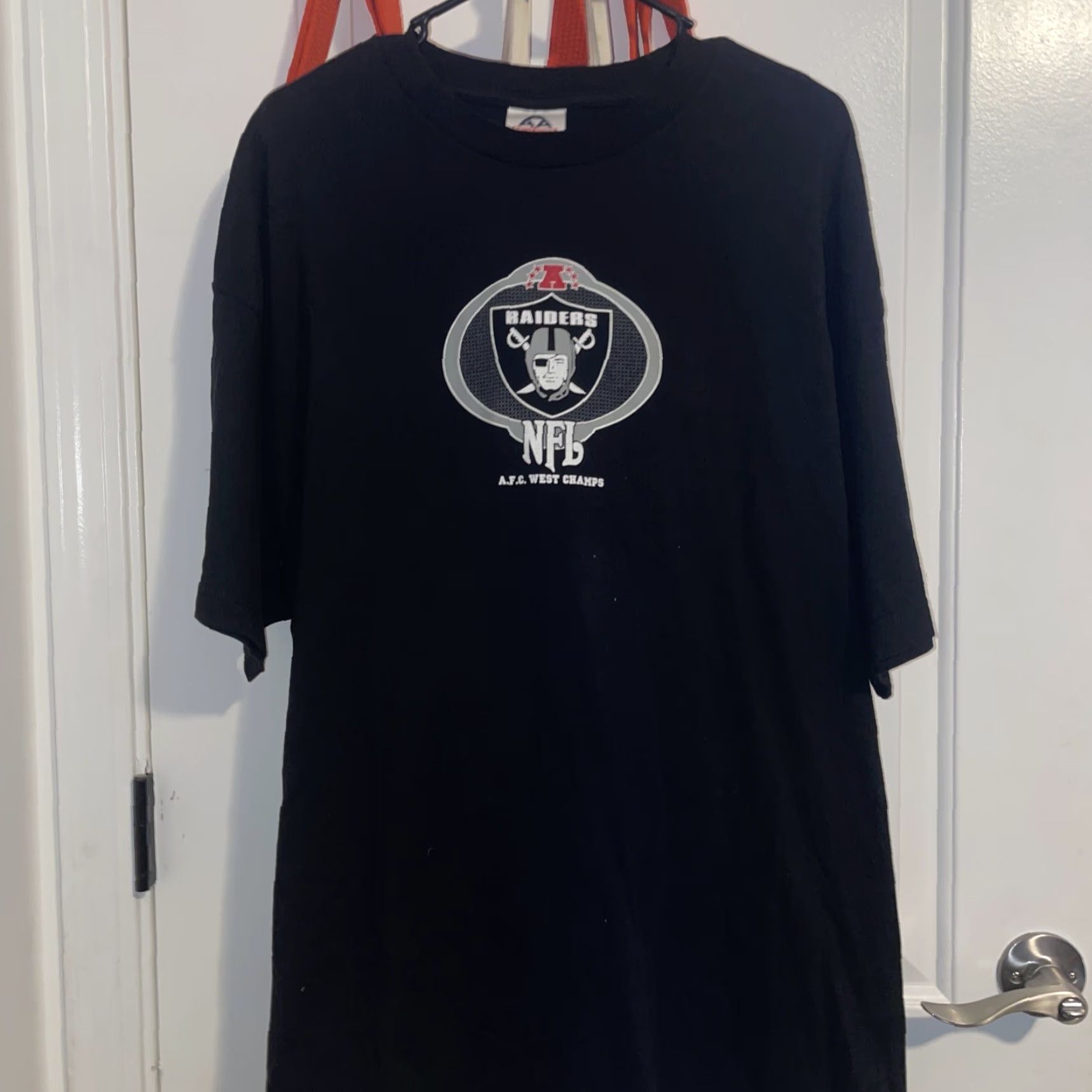 Vintage VINTAGE Oakland Raiders Journey to San Diego T Shirt Black 2XL Super Bowl XXXVII Men Short Sleeve 90s NFL Size US XXL / EU 58 / 5 - 4 Thumbnail