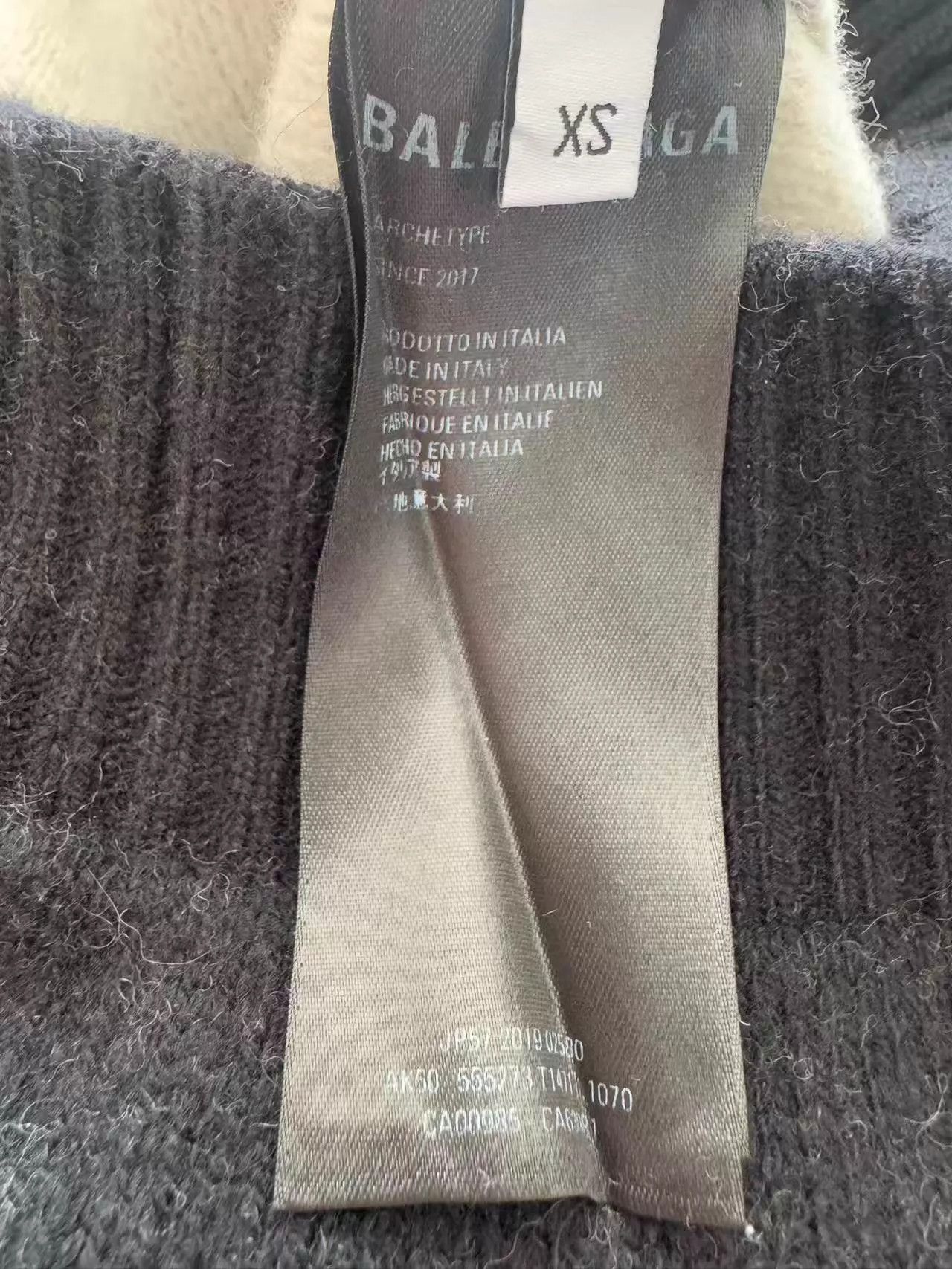 Balenciaga Balenciaga Authentic Sweater XS Size XS / US 0-2 / IT 36-38 - 3 Thumbnail