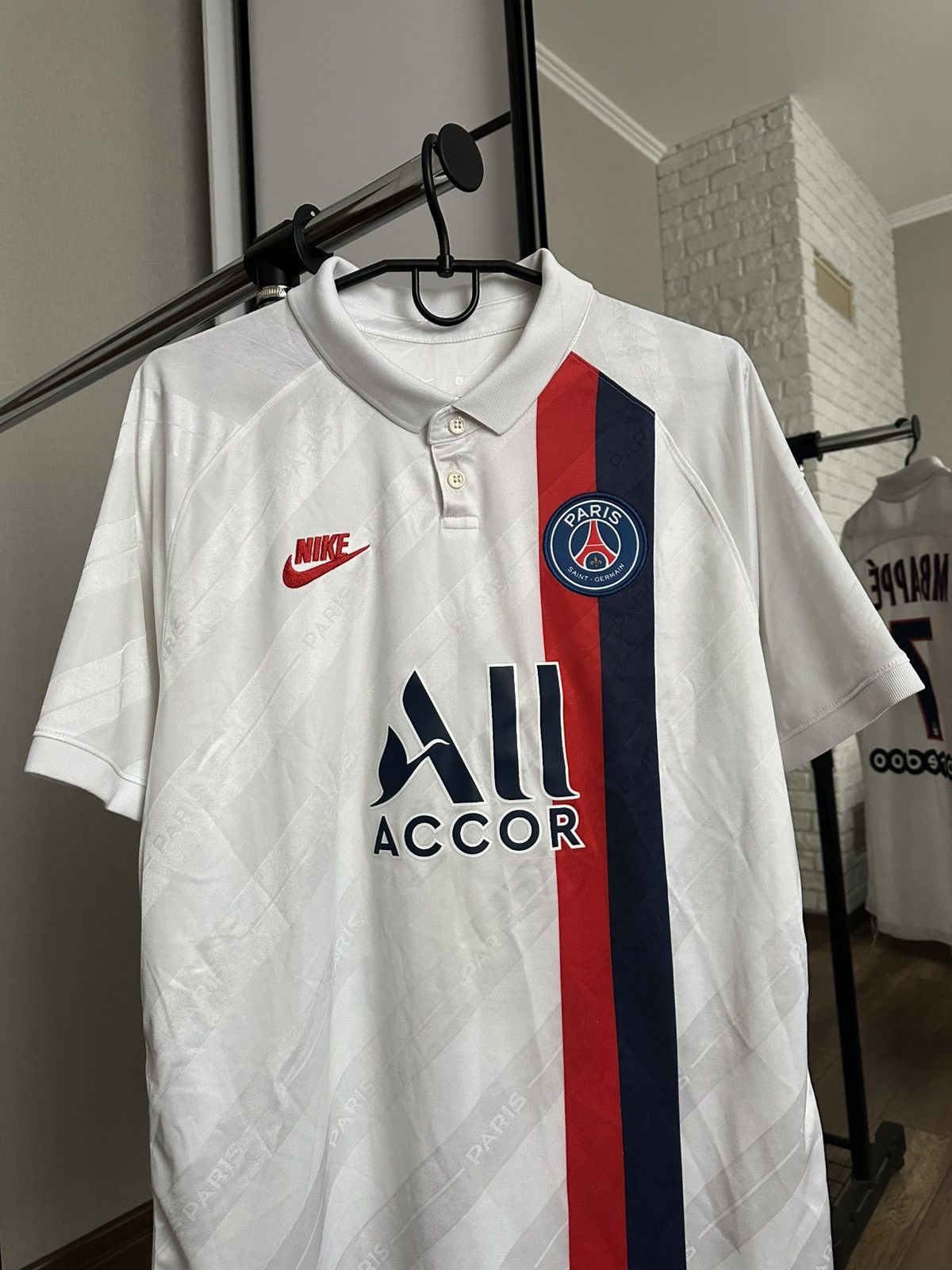 Nike 2019/2020 Nike Paris Saint Germain PSG Mbappe Soccer Jersey Size US L / EU 52-54 / 3 - 8 Thumbnail