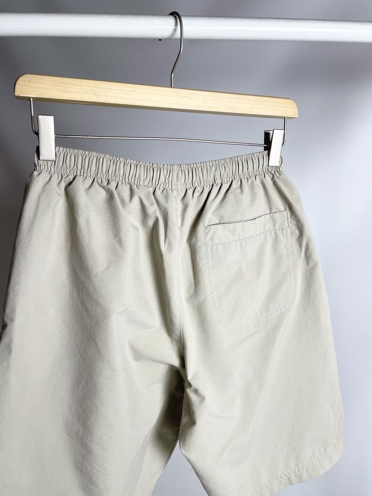 Nike VINTAGE 🍫 Nike Beige Classic logo retro Shorts Size US 30 / EU 46 - 8 Thumbnail