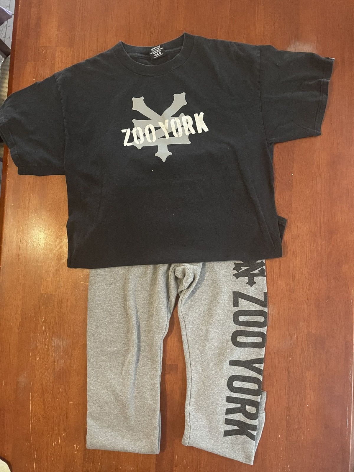 Y2K Zoo York Skateboarding Tee and Sweats Bundle