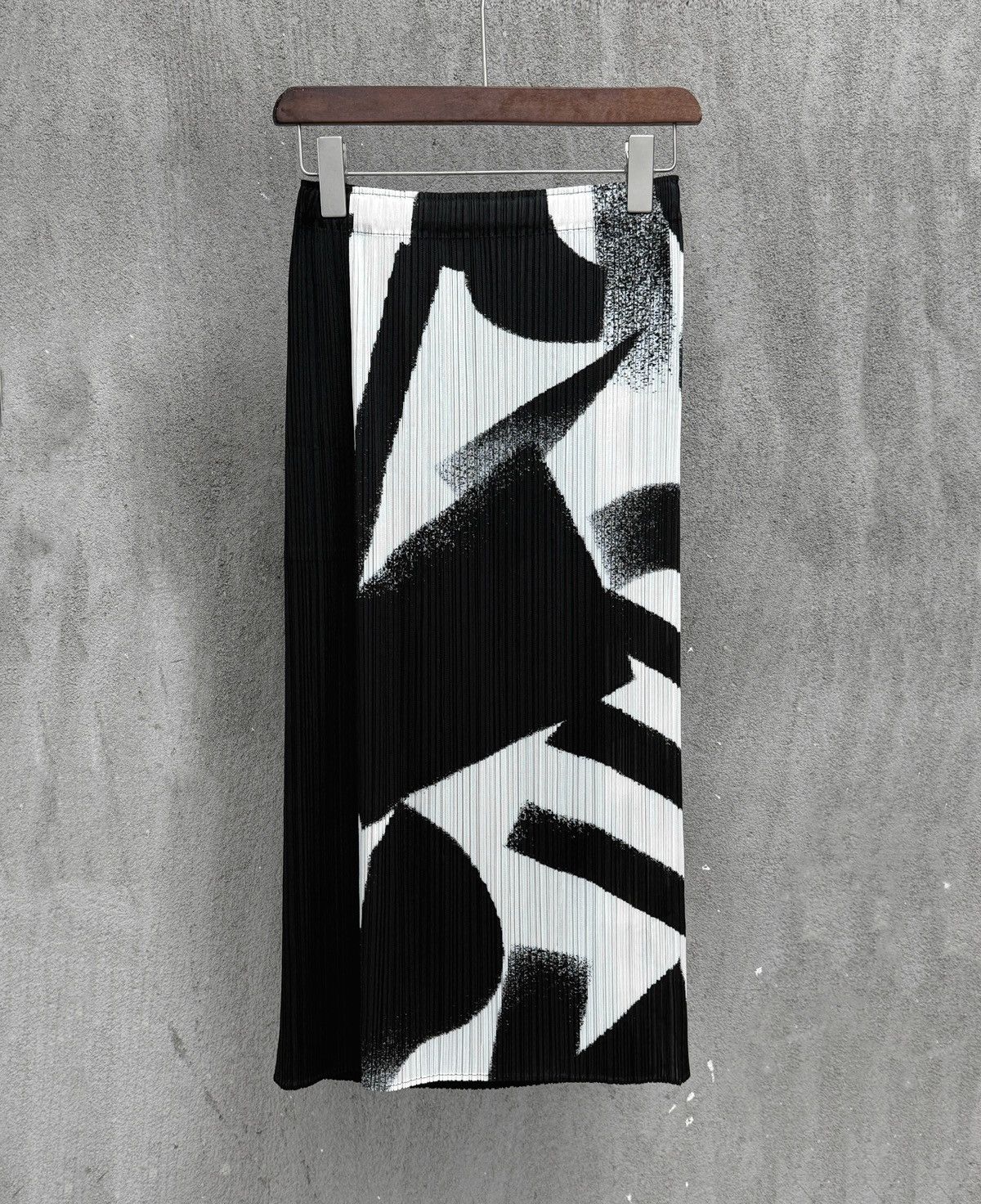 Pleats Please Issey Miyake Black and white ink - wash pleated midi skirt Size L / US 10 / IT 46 - 1 Thumbnail