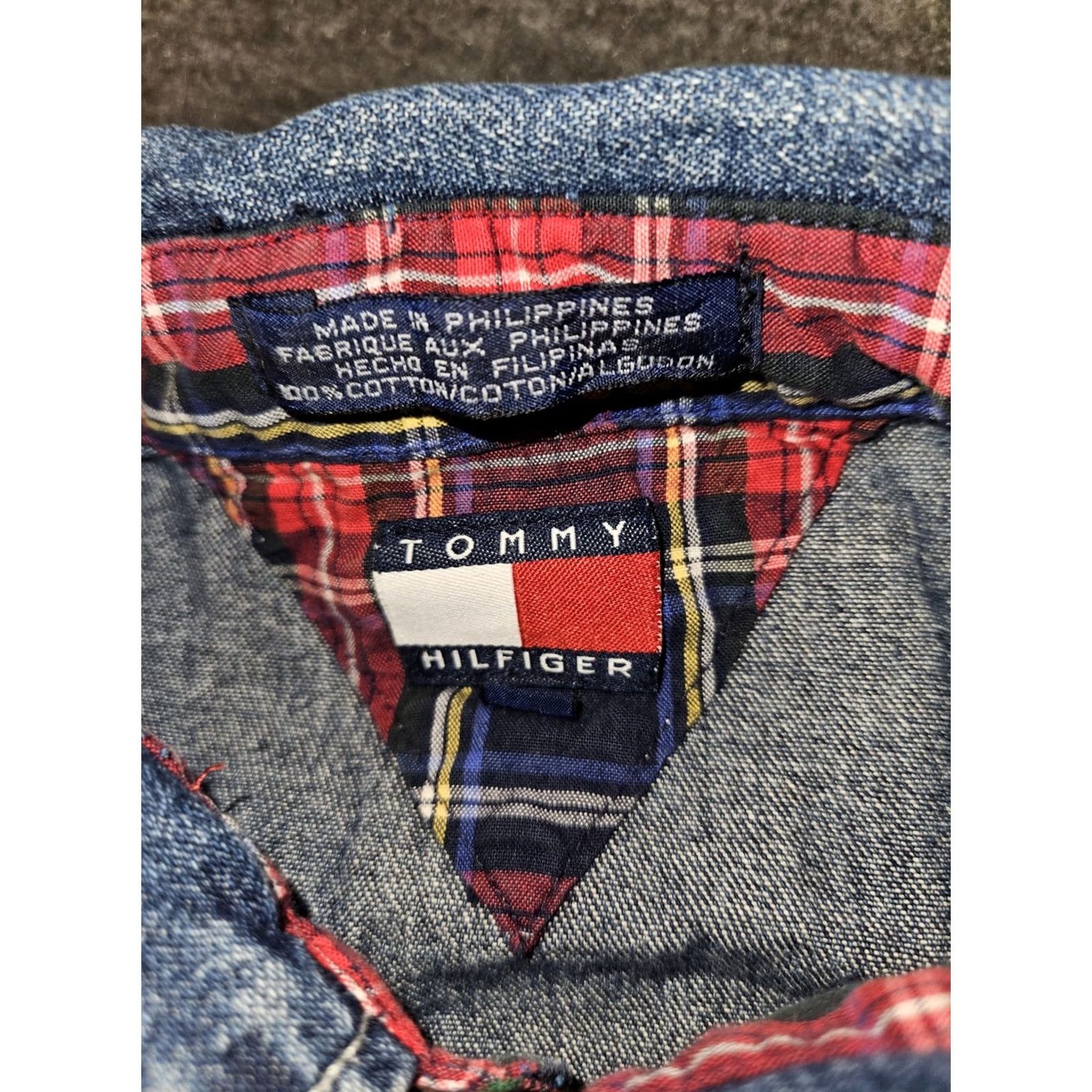 Tommy Hilfiger VINTAGE Tommy Hilfiger Denim Button Up Shirt Men L Blue 90s Preppy Logo Embroidered Pocket Slim Easy Care Button-Up Size US L / EU 52-54 / 3 - 3 Thumbnail
