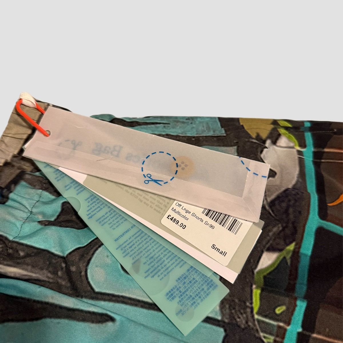 Off-White Off-White Graffiti Bermuda Shorts Size US 30 / EU 46 - 8 Thumbnail
