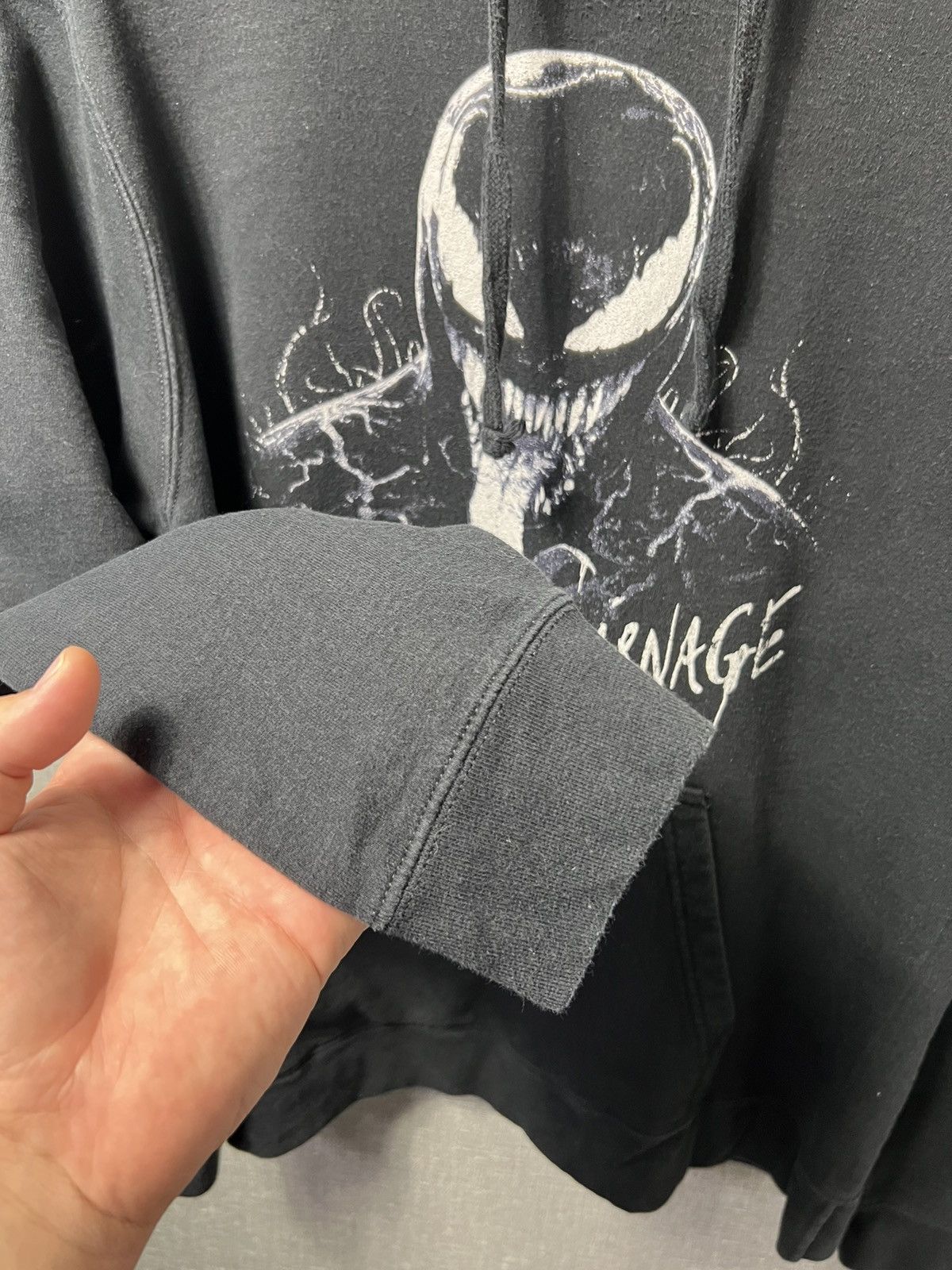 Marvel Comics Vintage Marvel Venom “Let There Be Carnage” Hoodie Size L Size US L / EU 52-54 / 3 - 5 Thumbnail
