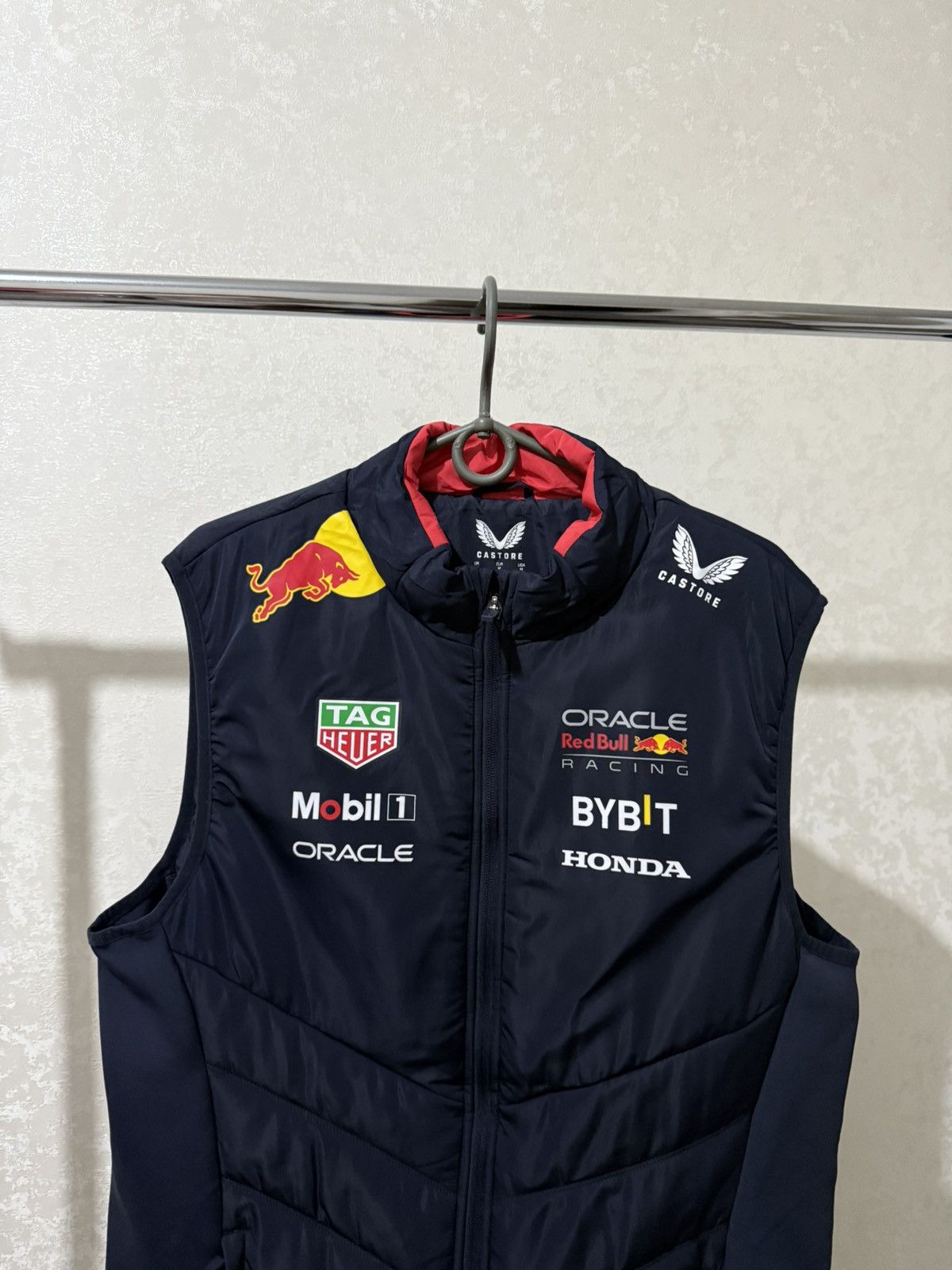 Red Bull RED BULL RACING CASTORE FORMULA1 VEST SLEEVELESS 2024 HONDA Size US M / EU 48-50 / 2 - 4 Thumbnail