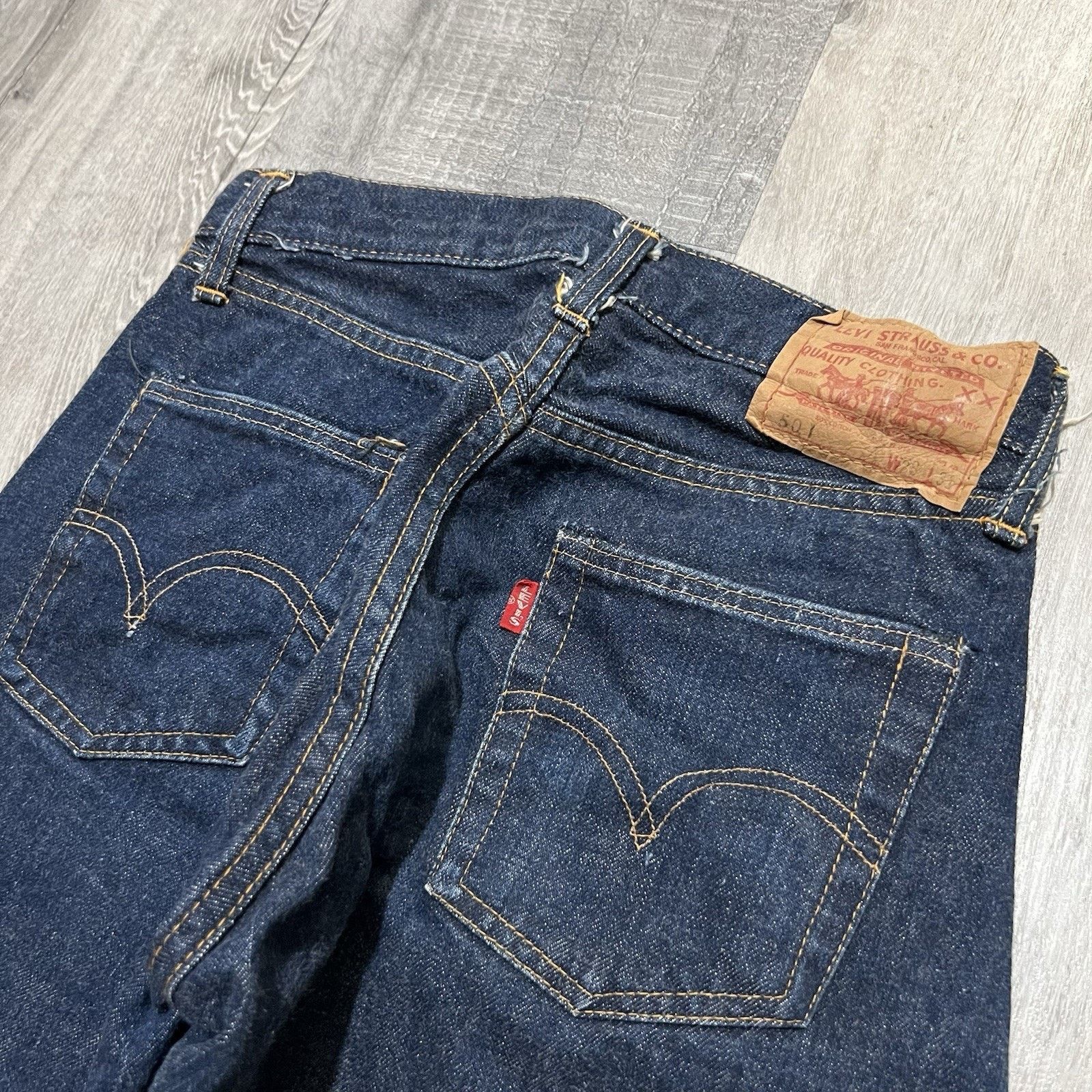 Levi's VTG 1960s Levi's Big E Dark Wash Selvedge Button Fly Jeans Size US 28 / EU 44 - 8 Thumbnail