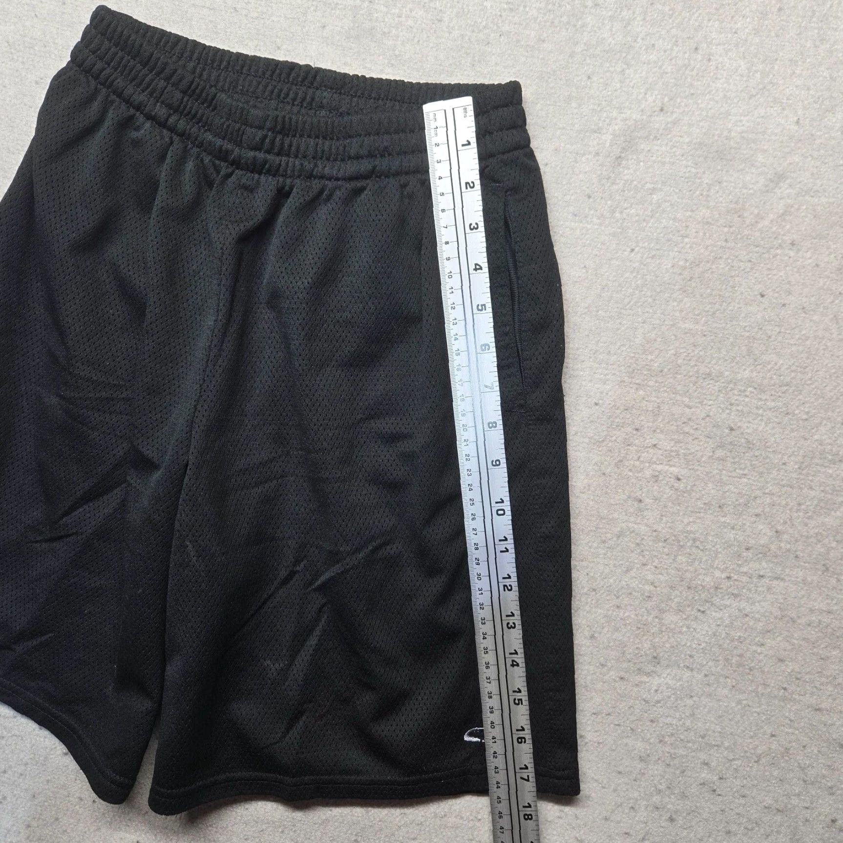 Champion VINTAGE Champion Activewear Shorts Men Adult Large Black Athletic Drawstring Elastic Waist Size US 33 - 4 Thumbnail