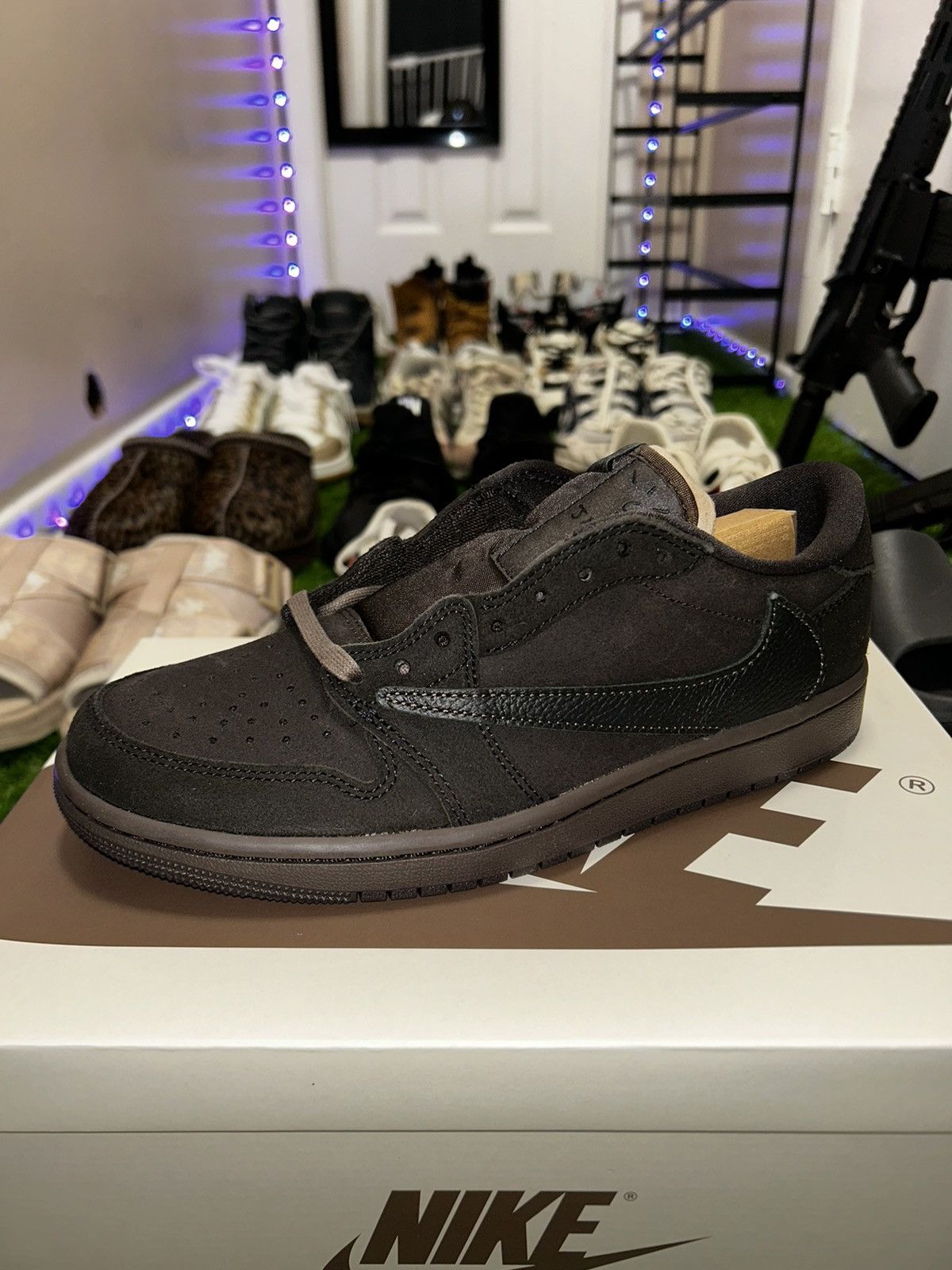 Nike × Travis Scott Travis Scott Velvet Brown AJ1 Low Size US 8 / EU 41 - 2 Thumbnail