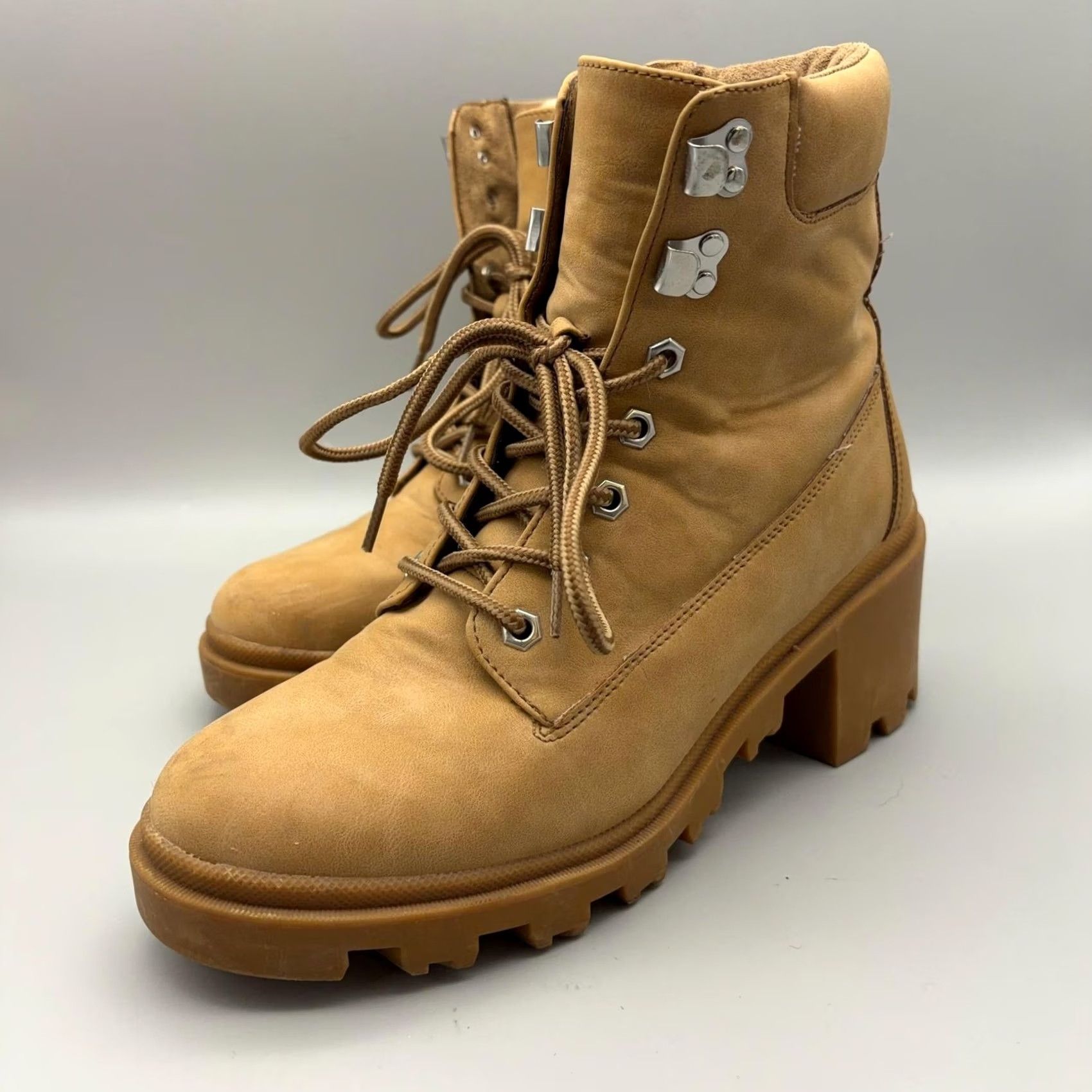 Vintage Madden Girl Boots Womens 8.5 Brown Ankle Combat Lug Sole Block Heel Casual Fall Womens Boots Size US 9 / IT 39 - 3 Thumbnail
