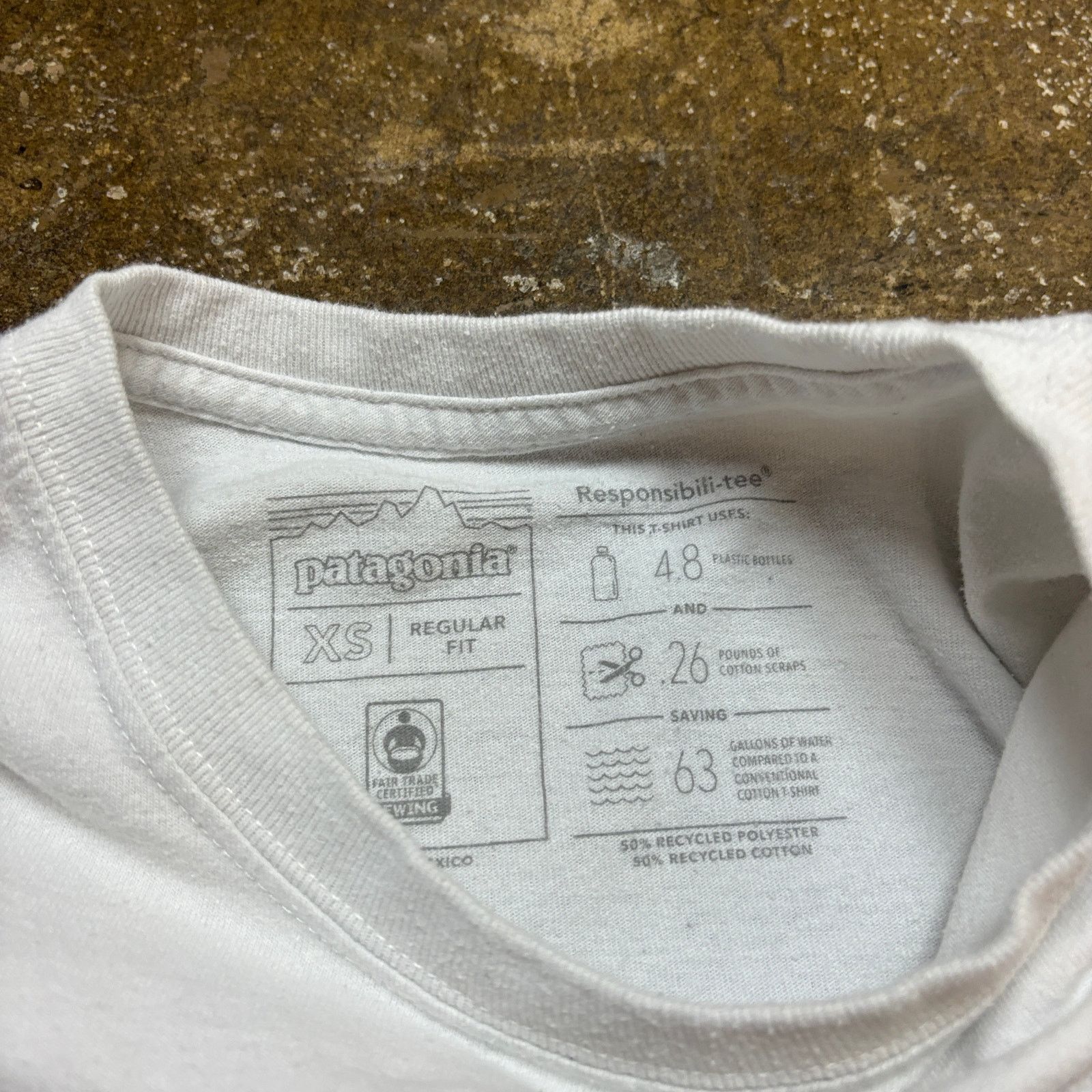 Patagonia Patagonia P-6 Logo LS Regular Fit Responsibili-tee Shirt XS Size US XS / EU 42 / 0 - 5 Thumbnail