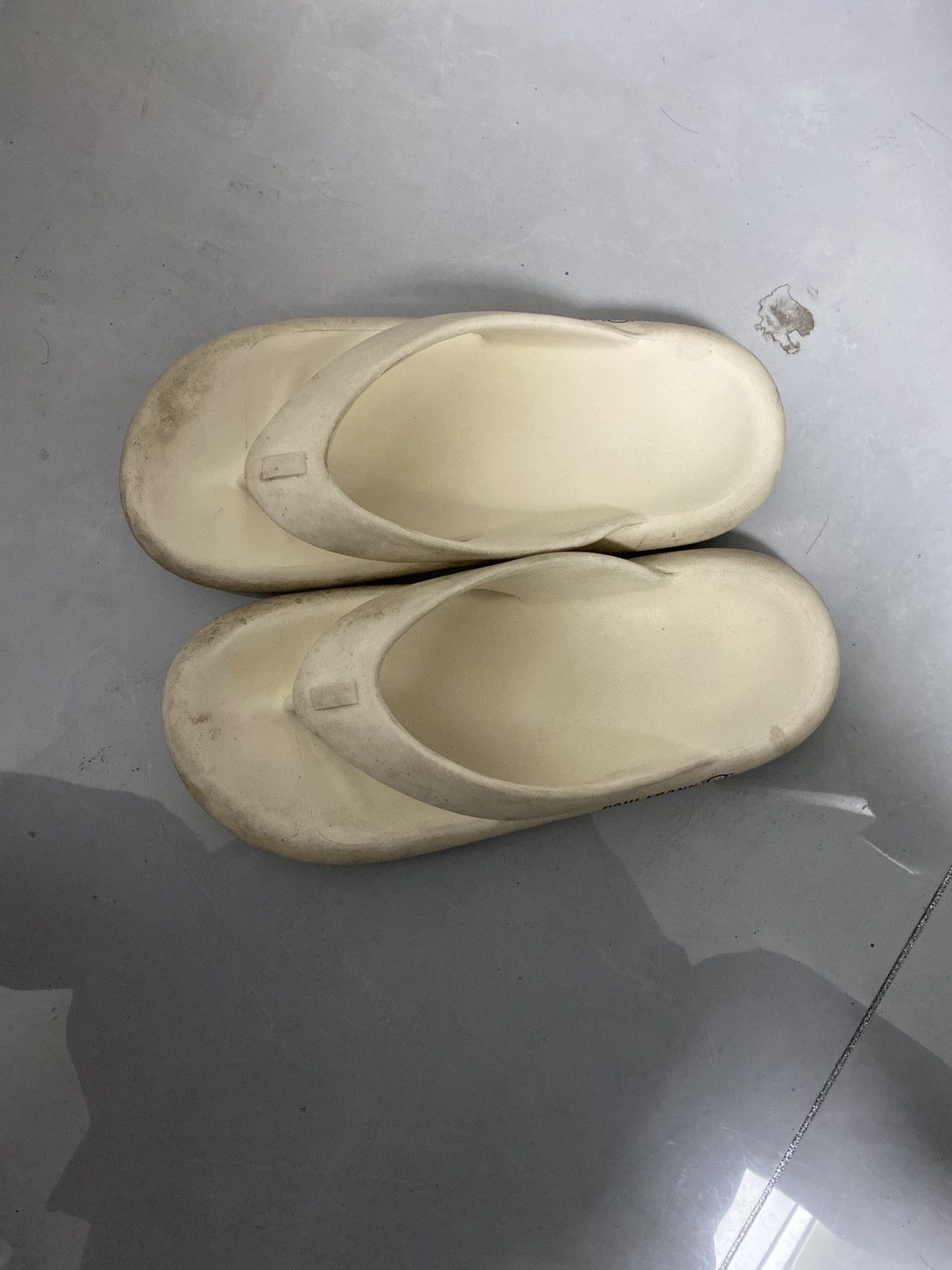 Other Men's slippers, used, extremely comfortable to wear. Size US 9 / EU 42 - 2 Thumbnail