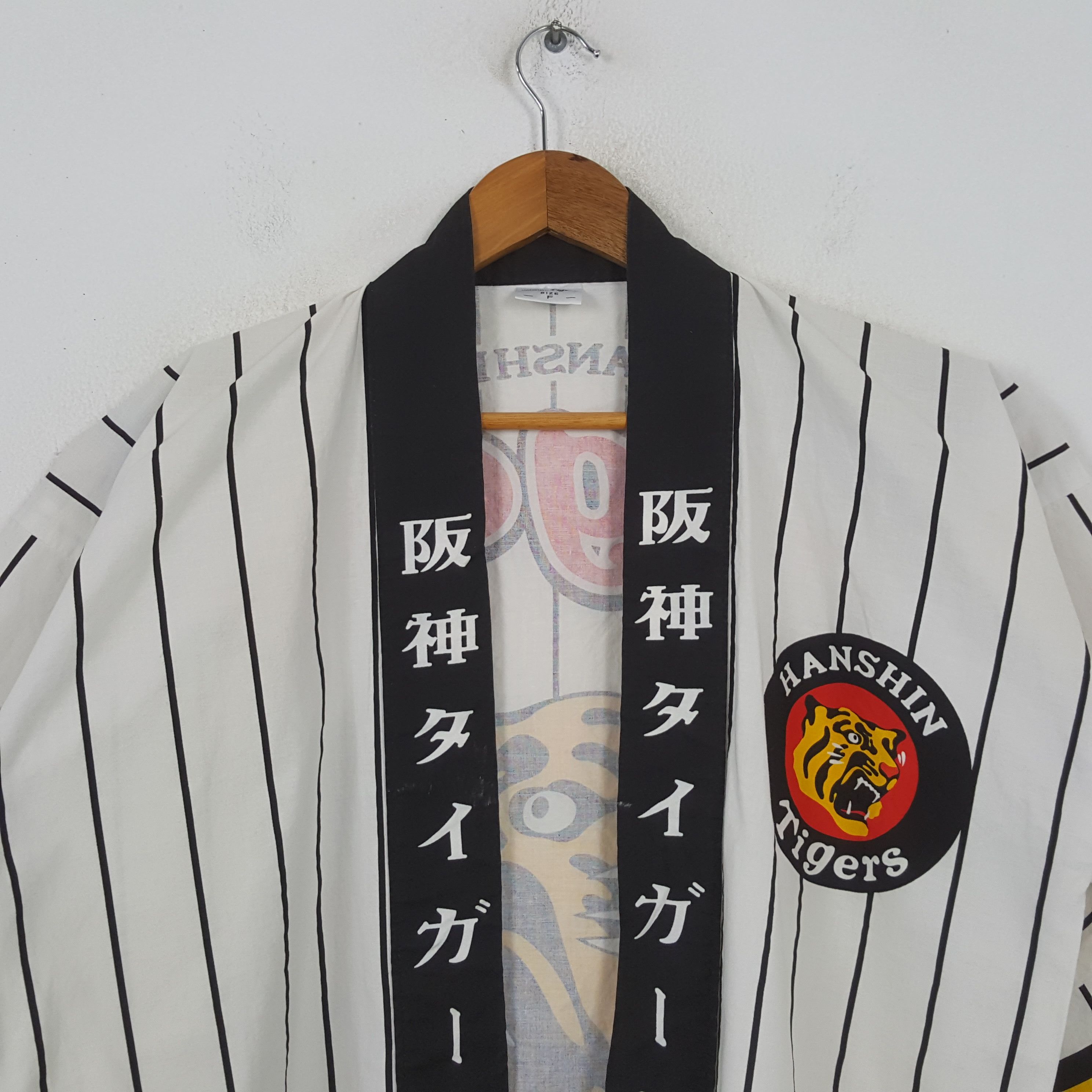Japanese Brand Vintage Hanshin Tigers Japanese Baseball Team Kimono RR12 Size US L / EU 52-54 / 3 - 4 Thumbnail