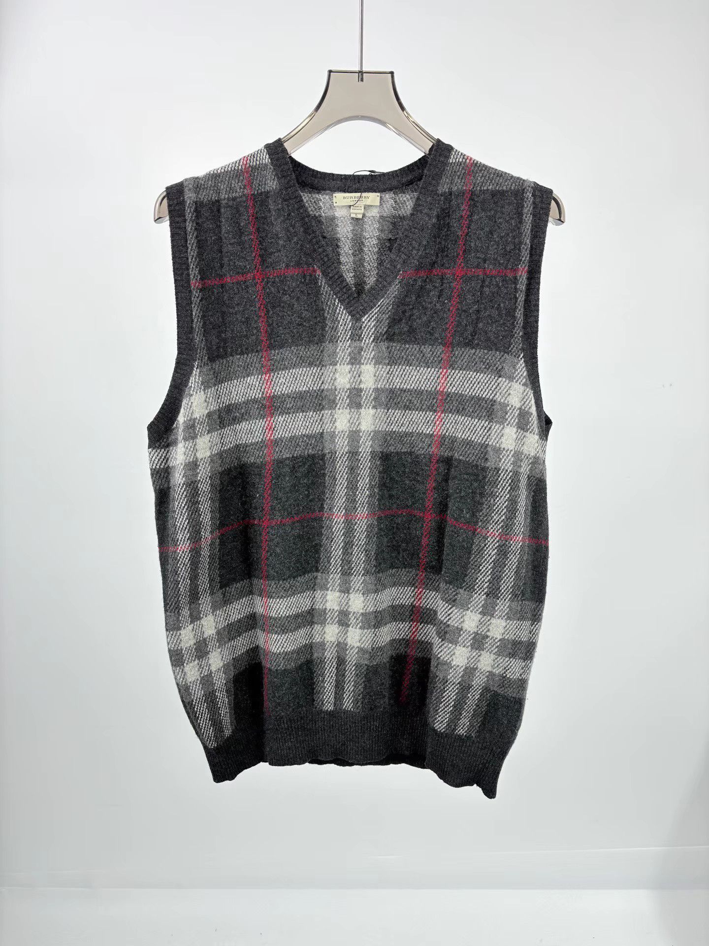 Burberry BURBERRY Check V-Neck Vest Size US L / EU 52-54 / 3 - 1 Thumbnail