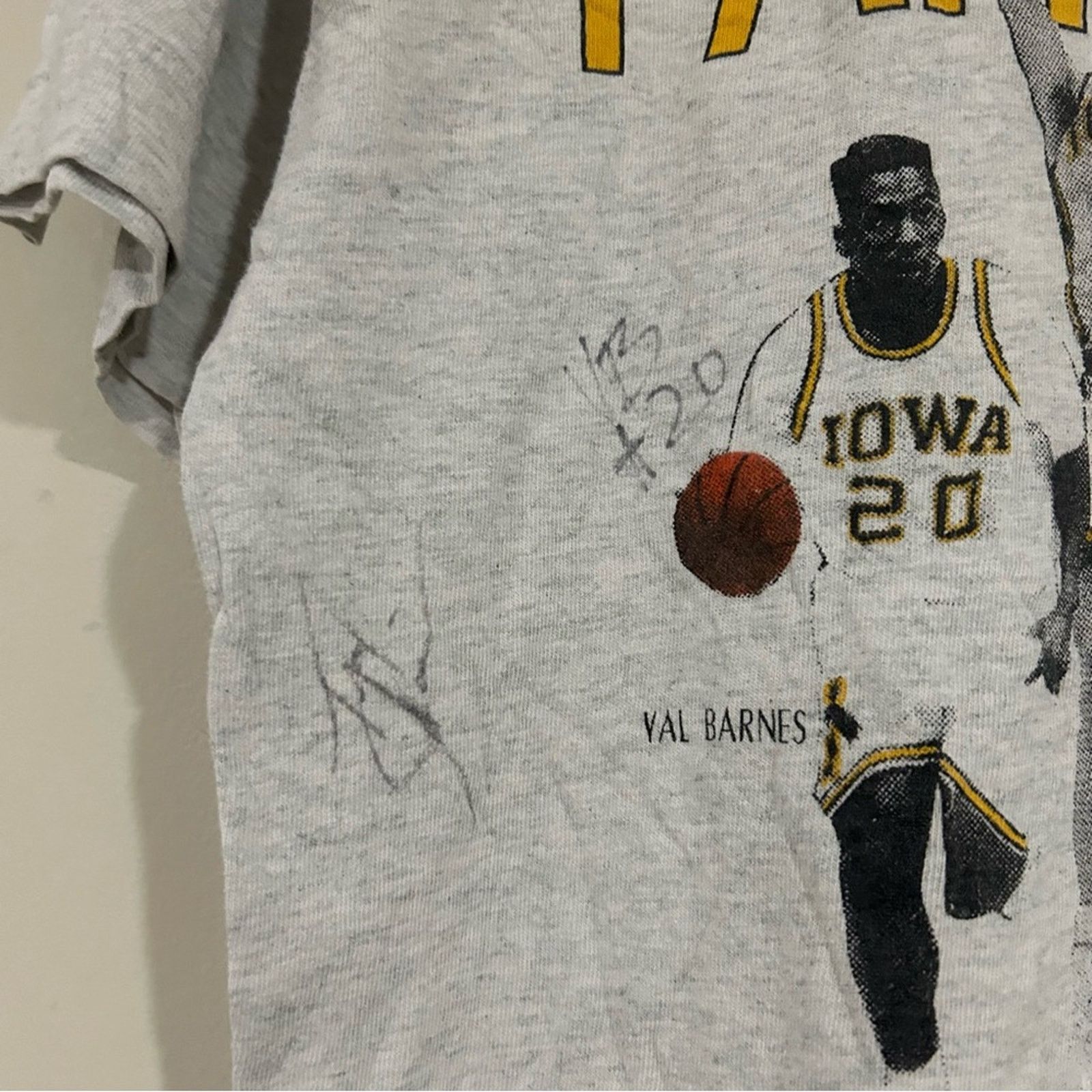 Other Vintage 1993 Iowa Hawkeyes Basketball Signed Shirt Size US M / EU 48-50 / 2 - 3 Thumbnail