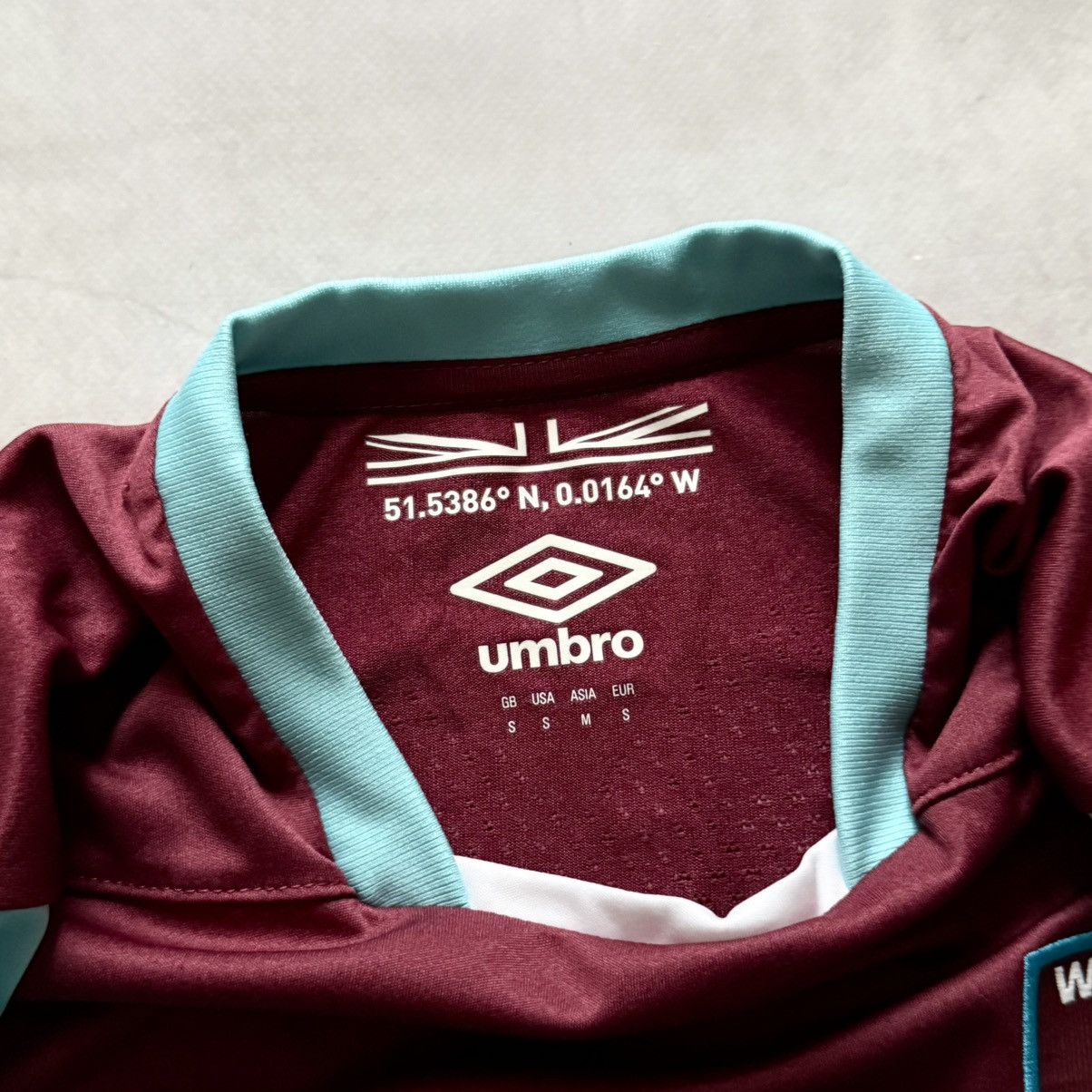 Umbro 2016/17 Umbro West Ham Queen Elizabeth SOCCER JERSEY SHIRT Size US S / EU 44-46 / 1 - 8 Thumbnail
