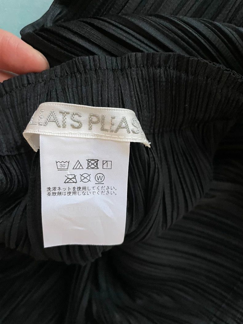 Issey Miyake Issey Miyake size:3 Black pleated skirt Size 22" - 2 Thumbnail