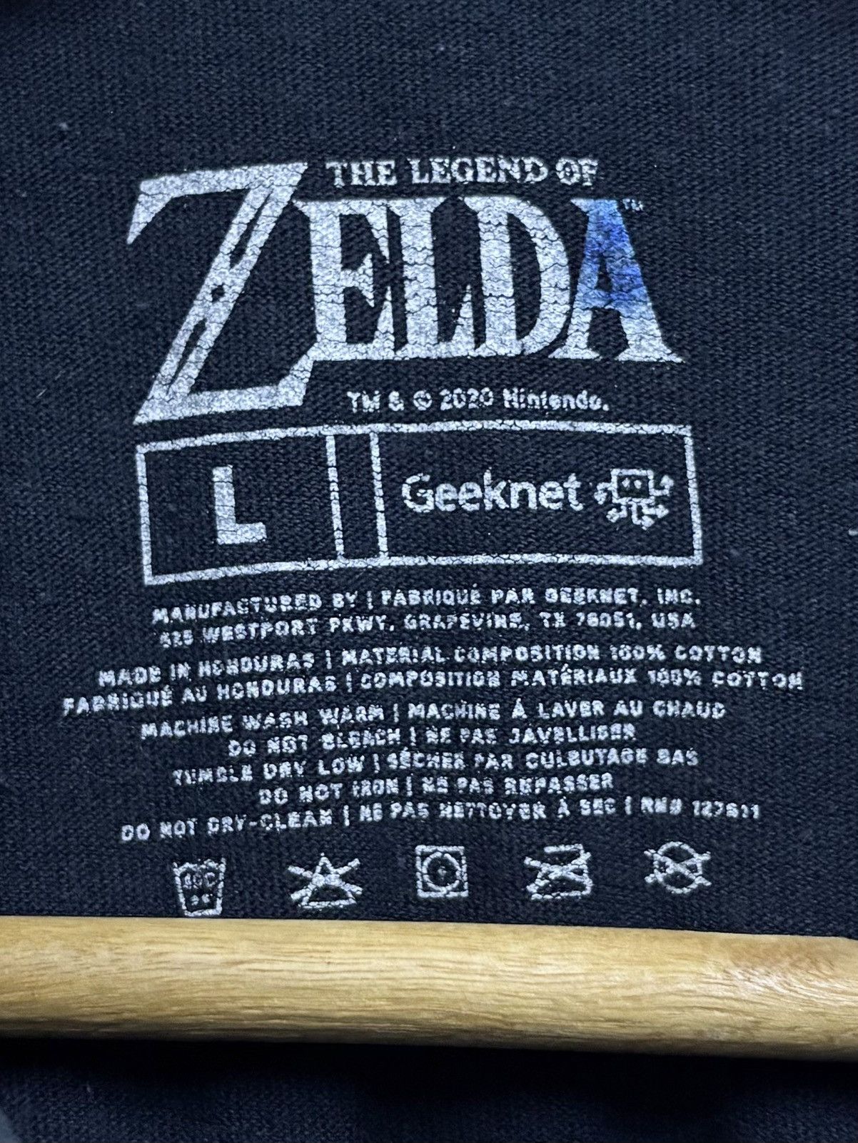 Playstation 2000's The Legend of Zelda by Geeknet / Nintendo T-Shirt Size US M / EU 48-50 / 2 - 7 Thumbnail