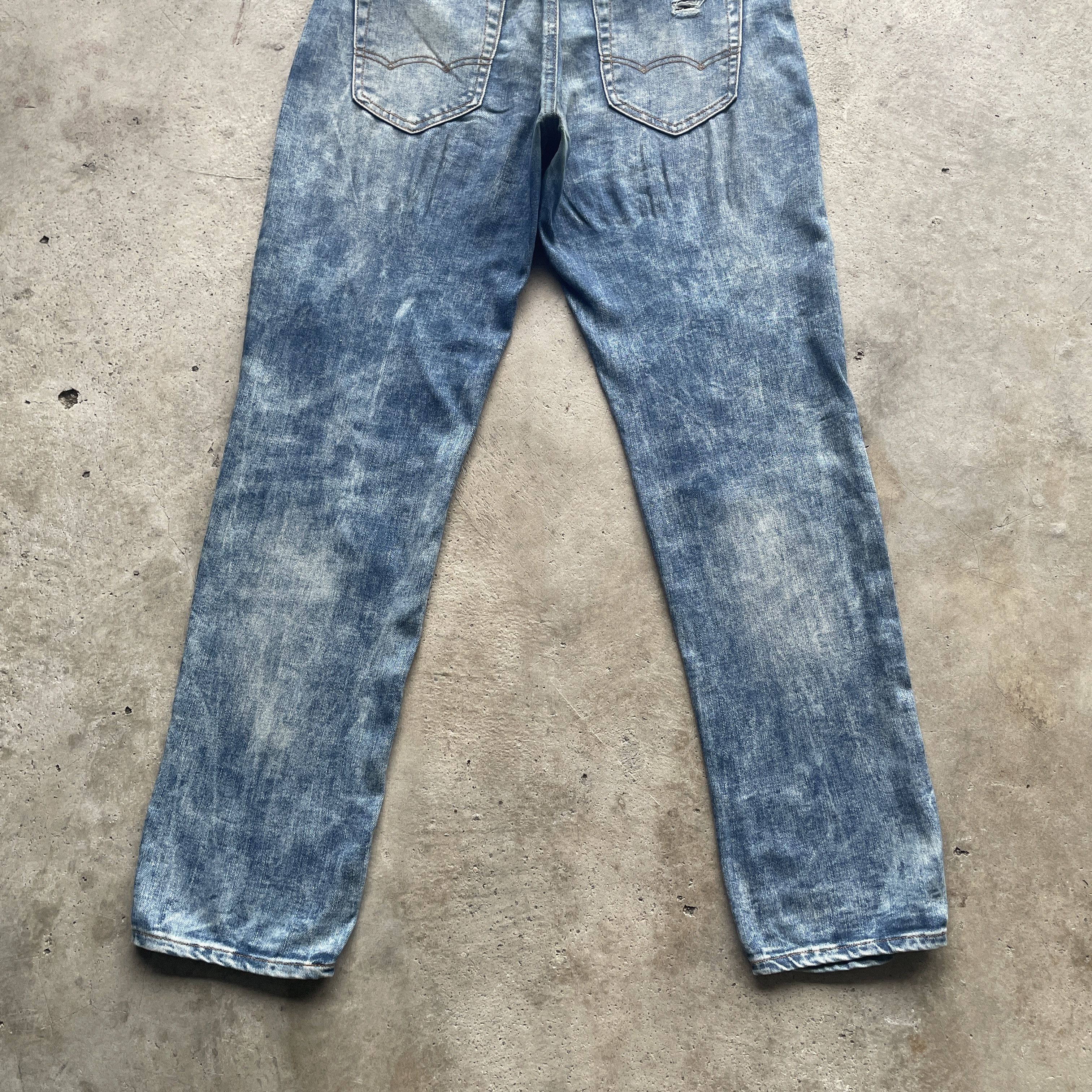 American Eagle Outfitters W31 AMERICAN EAGLE OUTFITTERS RIPPED FADED DISTRESSED JEANS Size US 31 - 10 Thumbnail