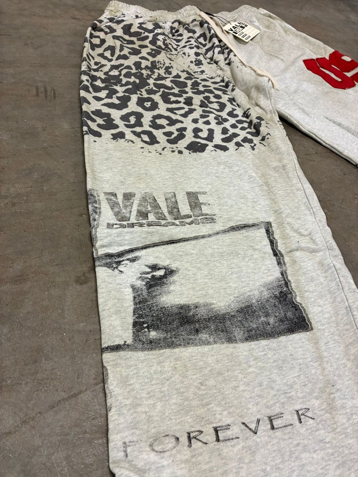 Vale Vale Forever Valley White Cheetah Camo Sweatpants Large New Size US 34 / EU 50 - 4 Thumbnail