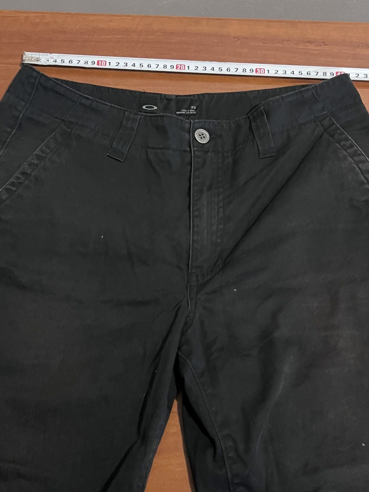 Oakley Oakley Black Solid Shorts Mini Logo Button Closure Men’s 33 Size US 33 - 12 Thumbnail