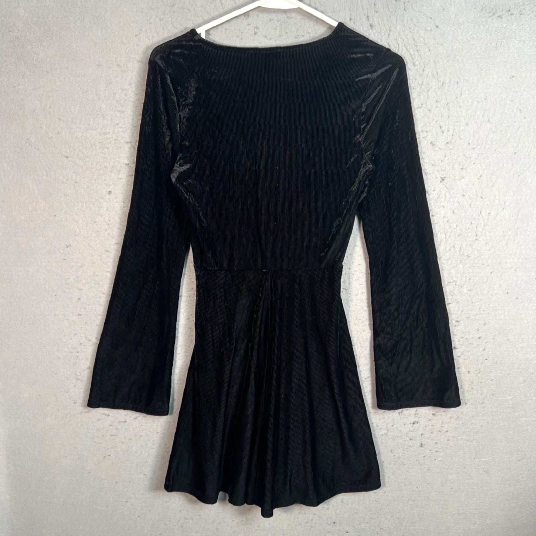 Express Express Womens XS Black Velvet Long Sleeve Wrap Dress Size XS / US 0-2 / IT 36-38 - 2 Thumbnail