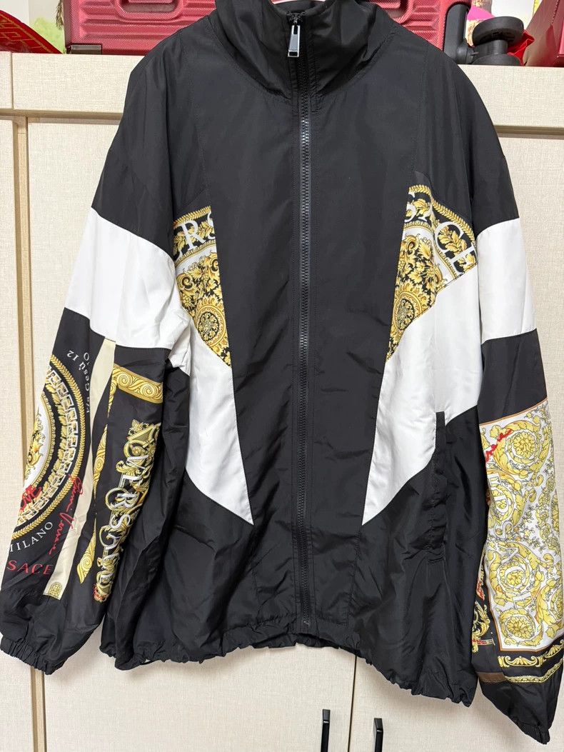 Versace Versace Men's black and gold printed zip-up jacket Size US L / EU 52-54 / 3 - 2 Thumbnail