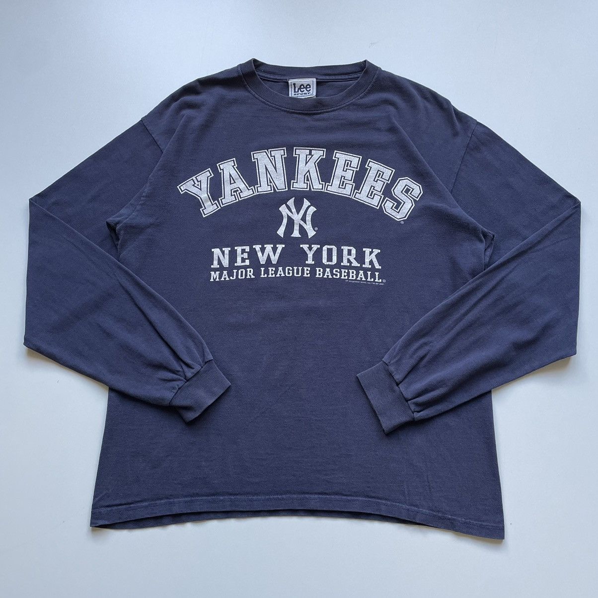 Vintage 2001 New York Yankees MLB Graphic Long Sleeve Shirt