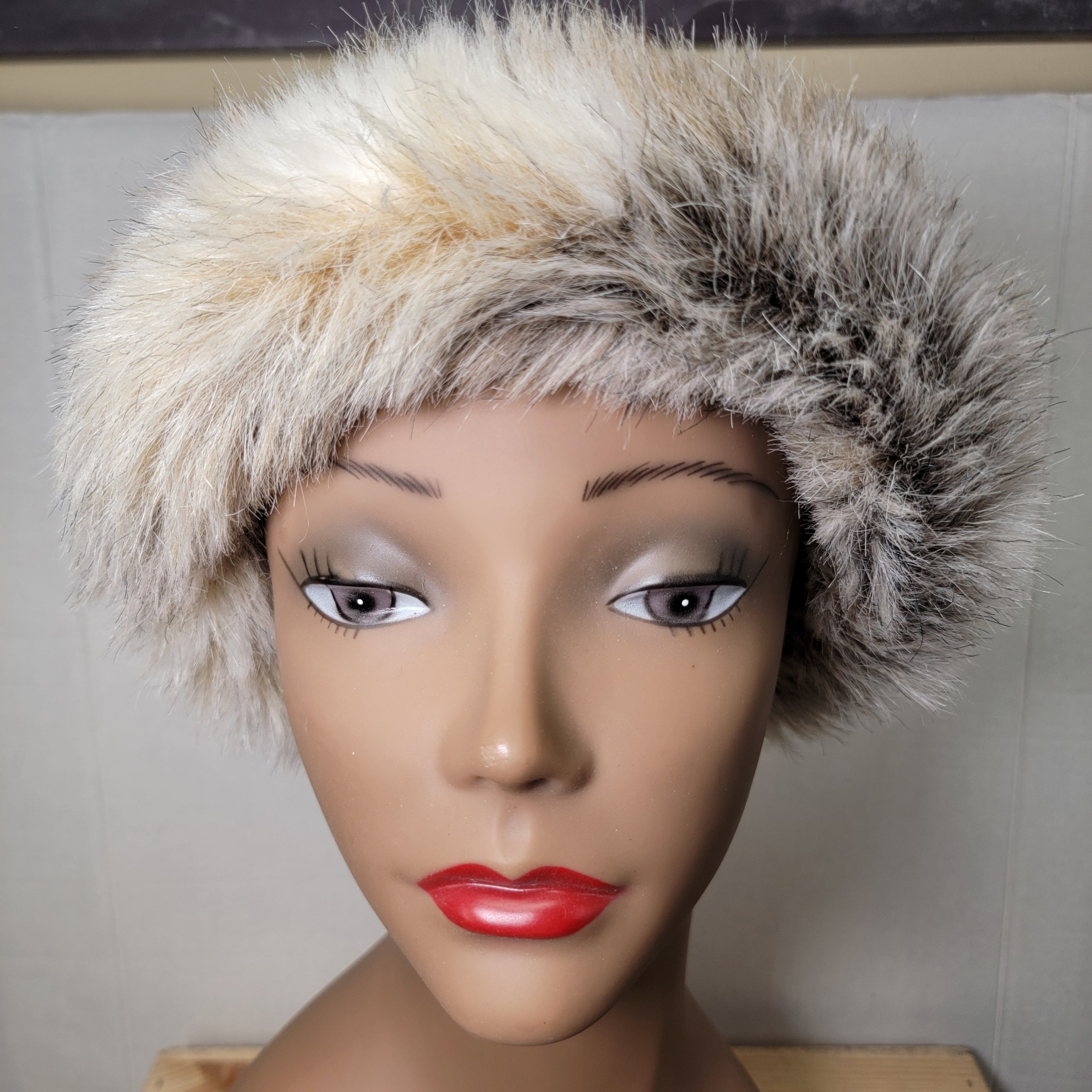 Other Brown Knit Winter Hat w/ Faux Fur Brim Size ONE SIZE - 2 Thumbnail