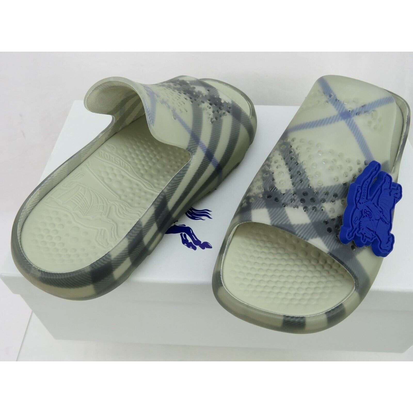 Burberry BURBERRY STINGRAY GRAY RUBBER CHECK & CHARM LOGO SANDALS 41 Size US 8 / EU 41 - 6 Thumbnail