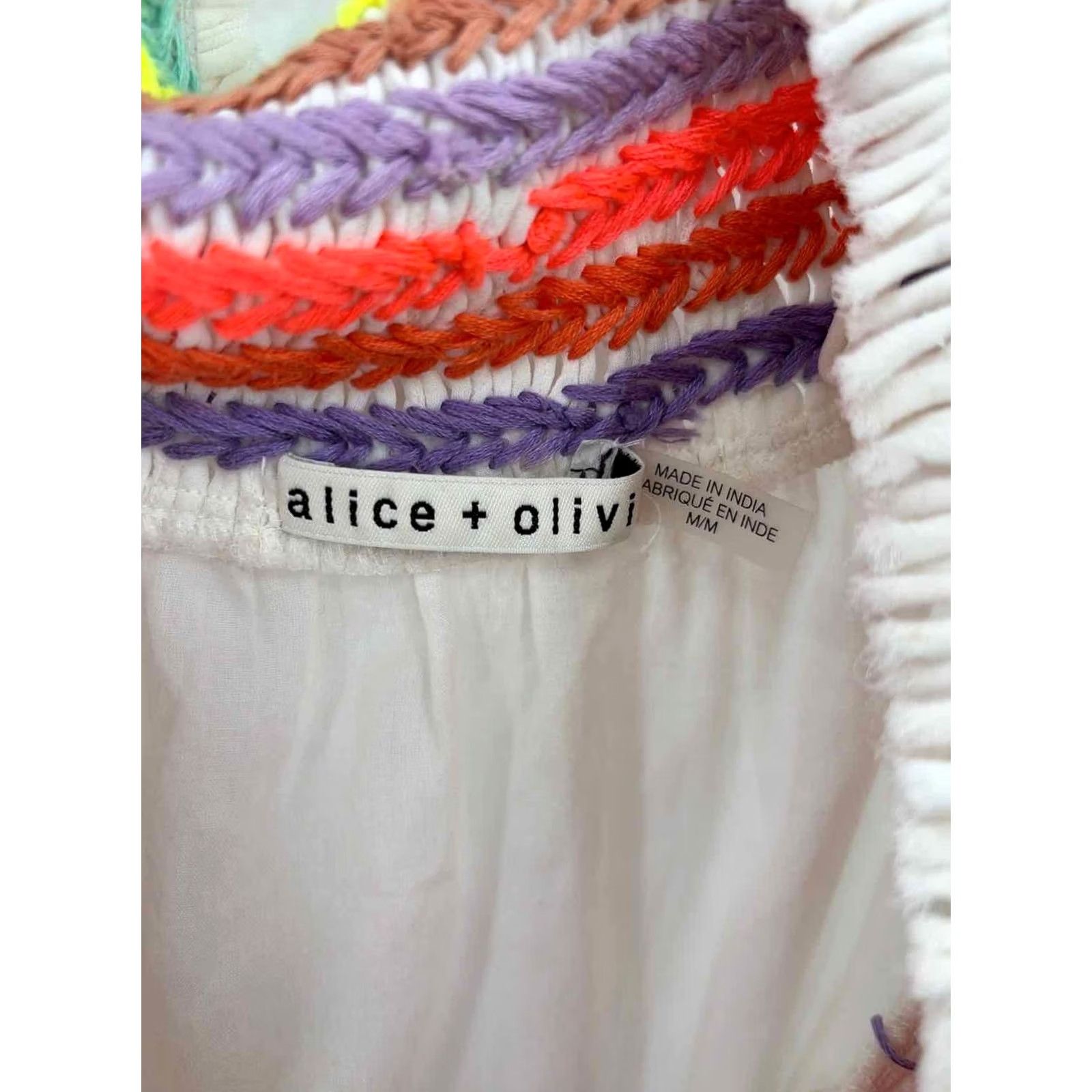 Alice + Olivia Pre-Owned Alice + Olivia White Size Medium Long Sleeve Blouse Size M / US 6-8 / IT 42-44 - 3 Thumbnail