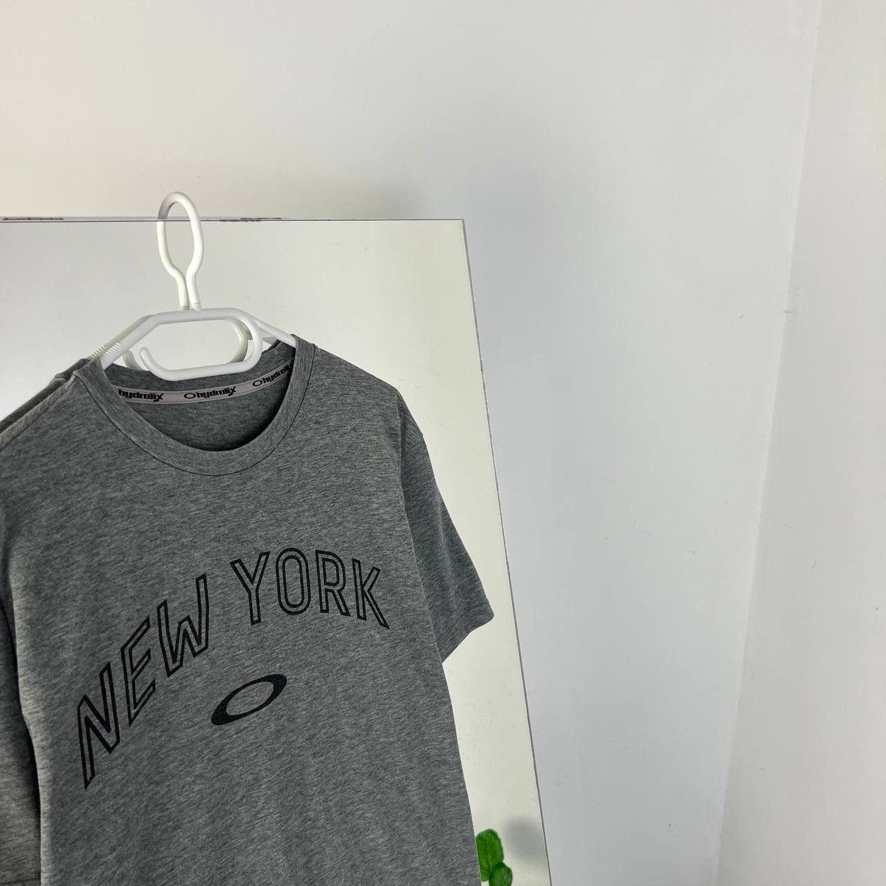Oakley Vintage Y2K Oakley New York Big Logo Surf T-Shirt Size US L / EU 52-54 / 3 - 2 Thumbnail