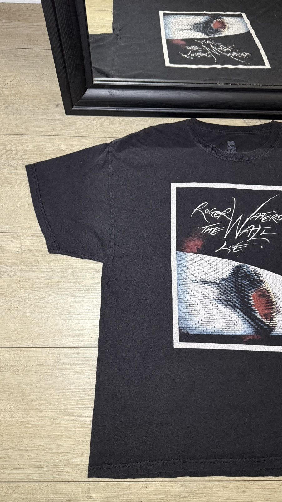 Band Tees Vintage / Y2K Roger Waters The Wall Live Tour Shirt Size US XL / EU 56 / 4 - 4 Thumbnail