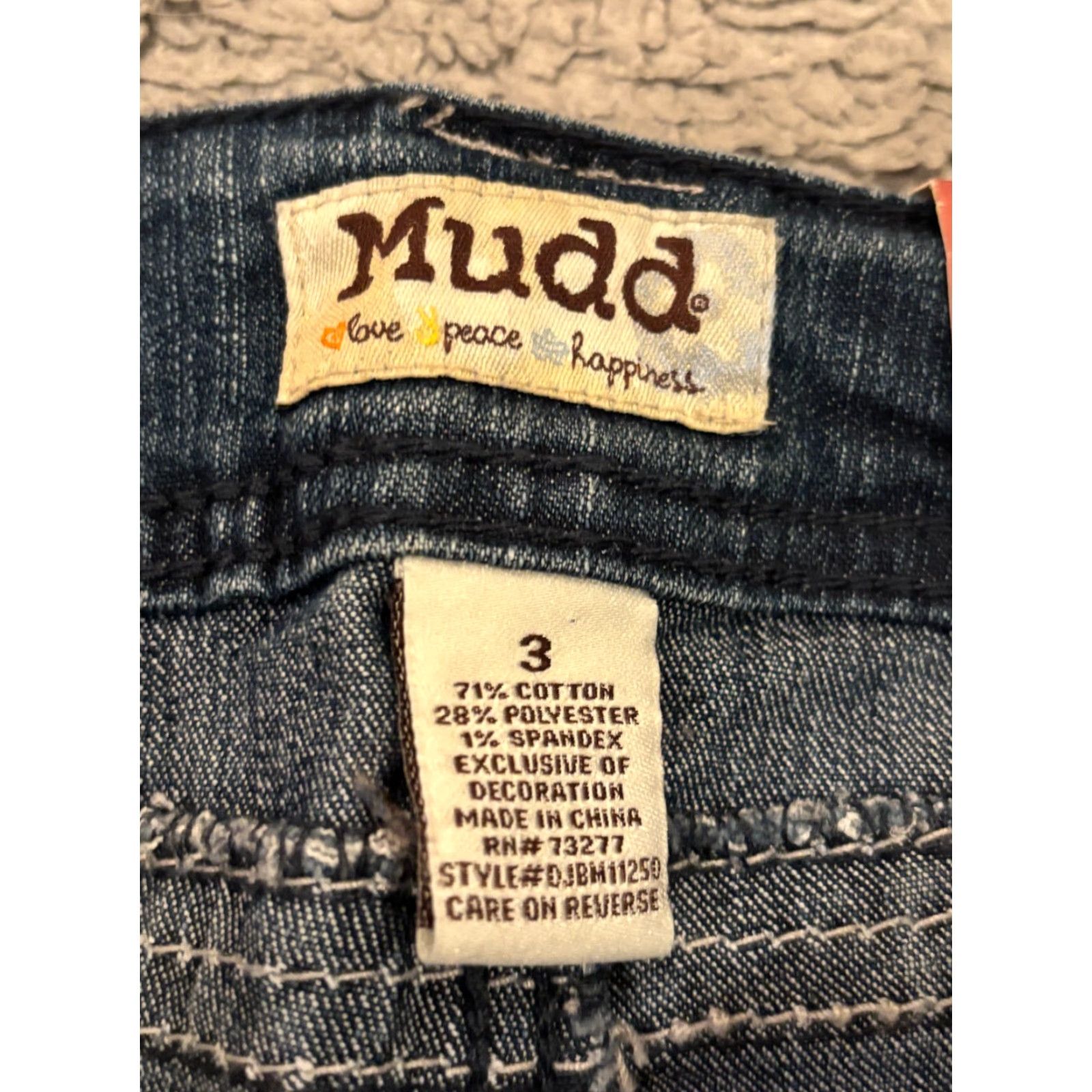 Denime NWT Mudd Capri Jeans Womens 3 Juniors Skinny Dark Wash Distressed Denim Cuffed Size 26" / US 2 / IT 38 - 3 Thumbnail