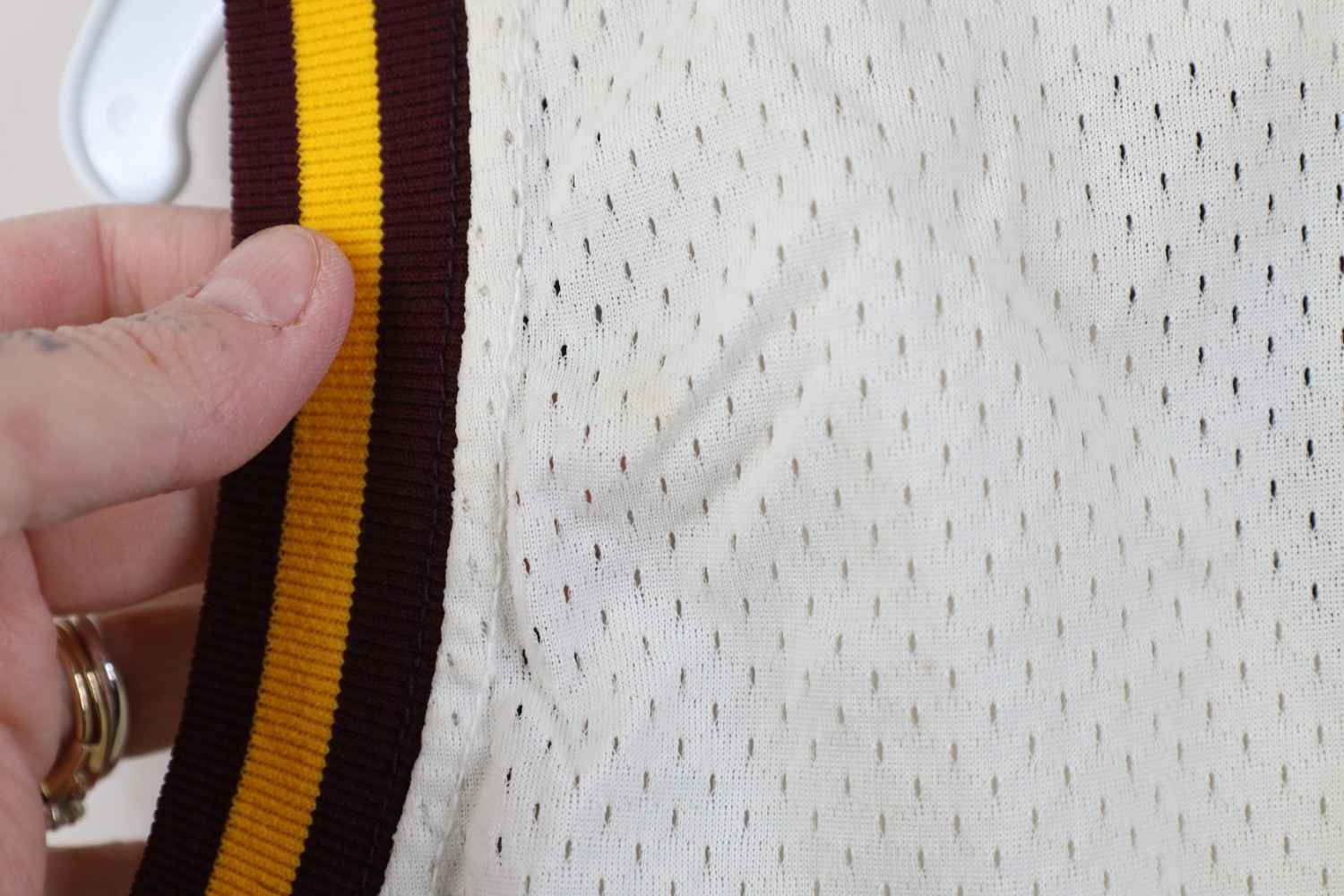 Champion Vintage 70s 80s Champion Valley Basketball Jersey White USA Size L / US 10 / IT 46 - 11 Thumbnail