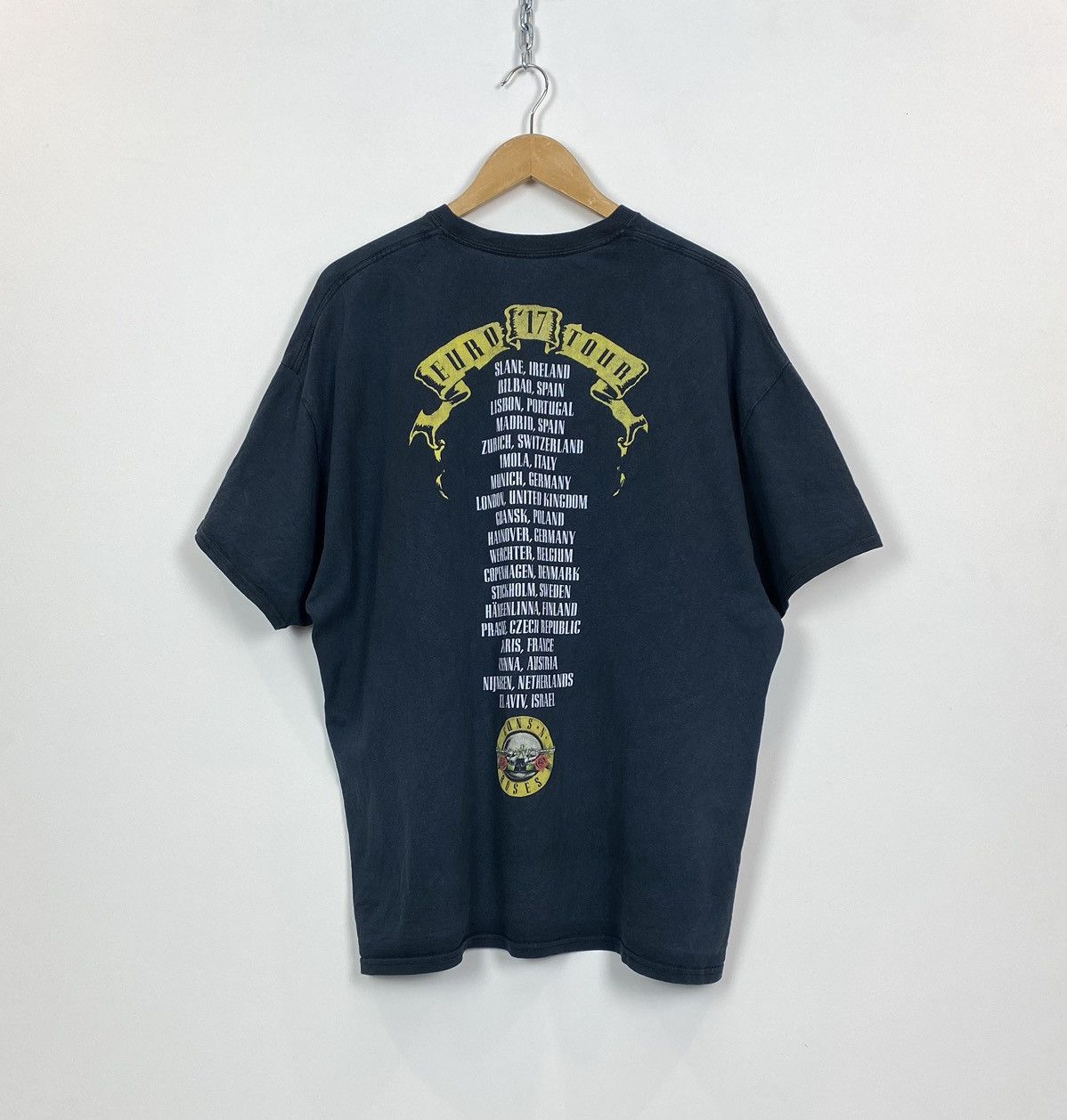 Band Tees Guns N Roses Euro 2017 Tour Short Sleeve T-Shirt Black Top Size US XXL / EU 58 / 5 - 5 Thumbnail