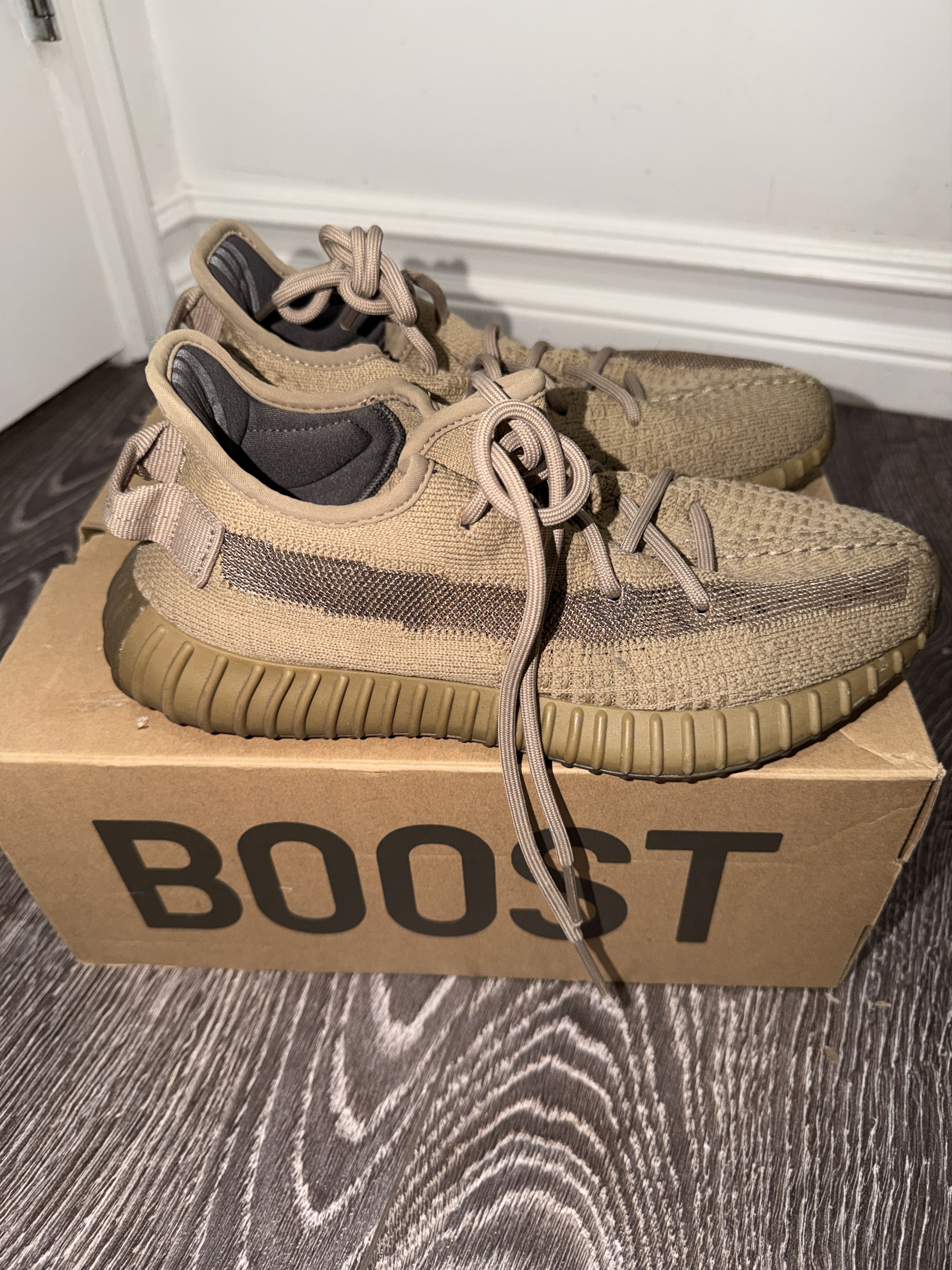 Yeezy Yeezy Boost 350 V2 Size US 7 / EU 40 - 2 Thumbnail