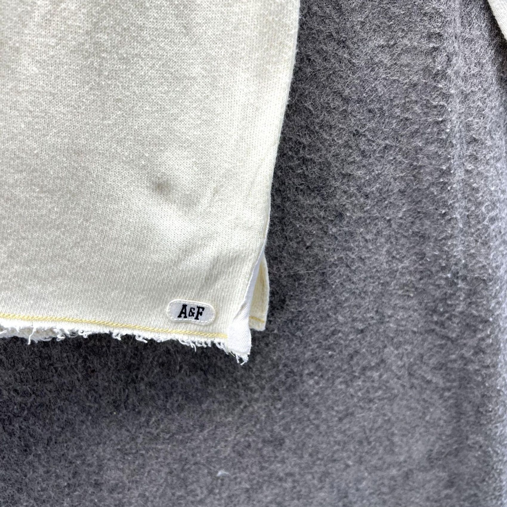 Abercrombie & Fitch VINTAGE Abercrombie & Fitch Hoodie Womens XS Cream Cropped Raw Hem Long Sleeve Size XS / US 0-2 / IT 36-38 - 4 Thumbnail