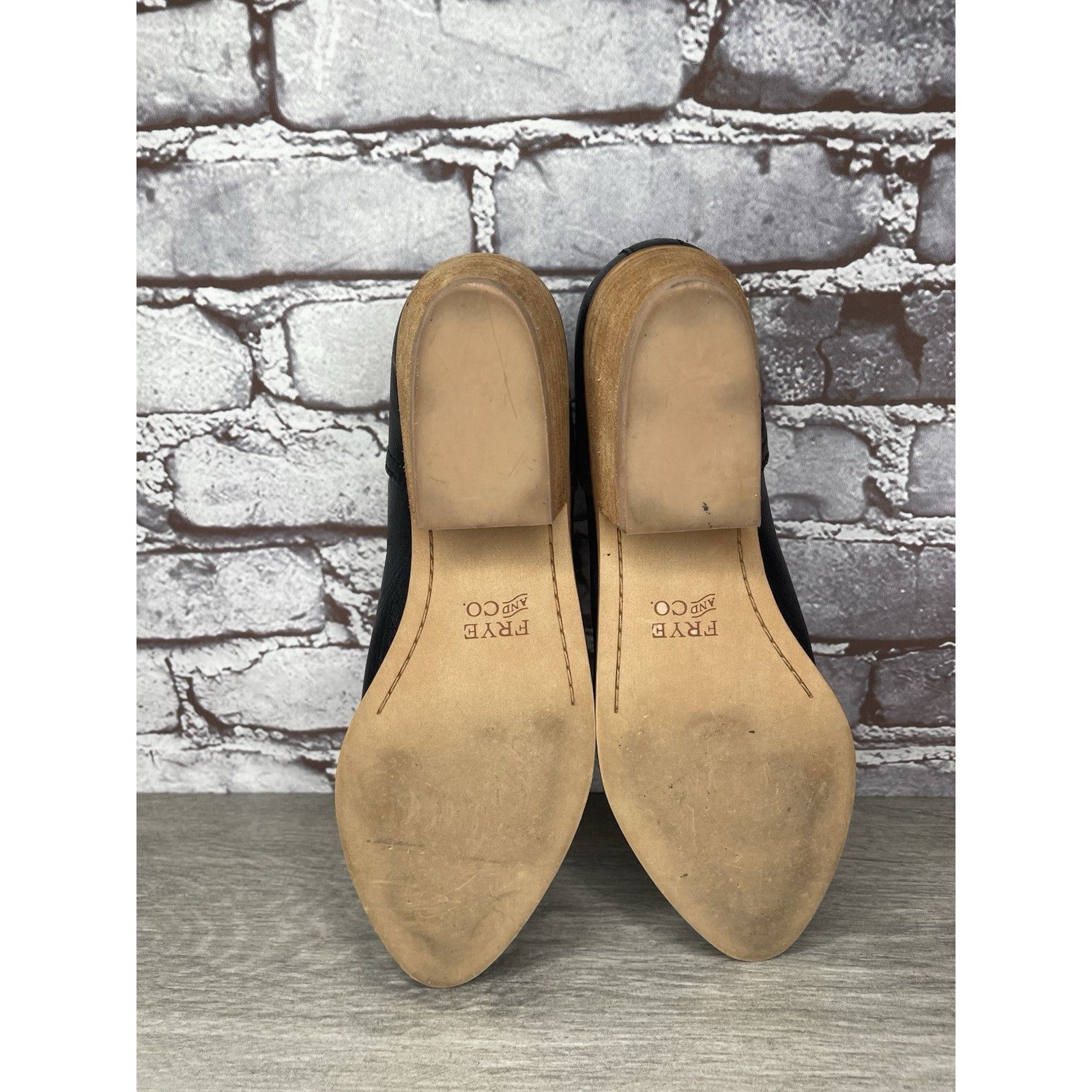 Frye Frye and Co. Rubie Black Leather Slip On V Cut Out Sides Hee Size US 7.5 / IT 37.5 - 24 Thumbnail