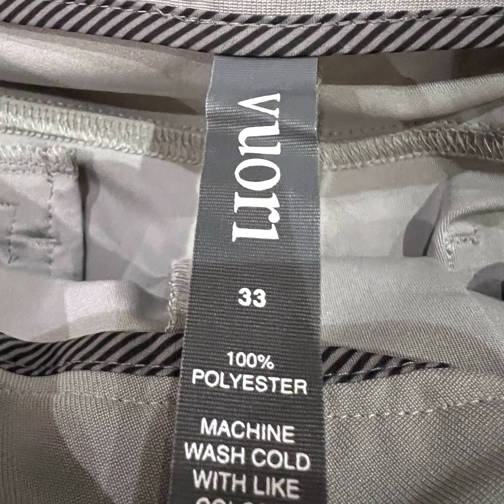 Vuori VUORI Meta Pant Men Size 33x31 Chino Slim Tapered 5-Pocket Beige Logo Casual Work Size US 33 - 2 Thumbnail
