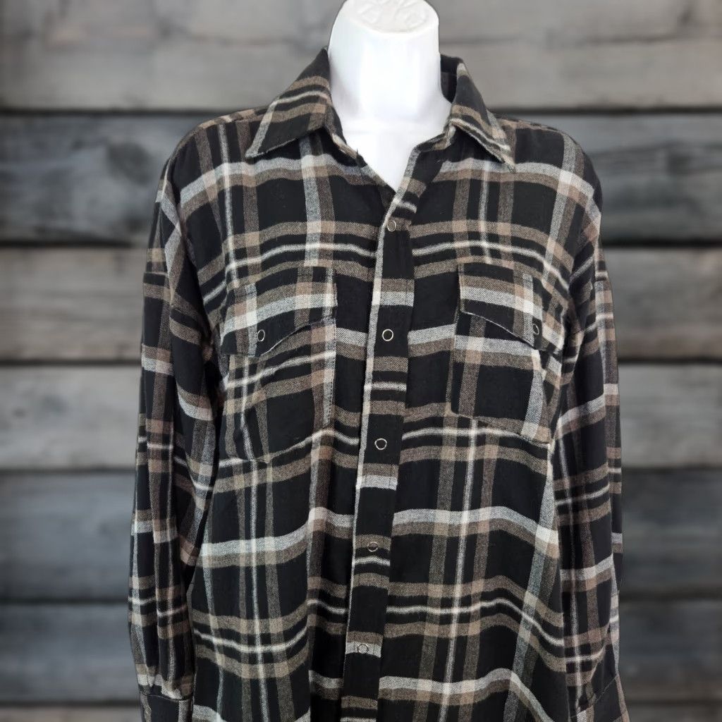 Vintage Vici Womens Button Front Shirt Sz Small Black Gray Plaid Cotton Snap Buttons Shirt Womens Small Black Plaid Cotton Button-Up Regular Women’s Size S / US 4 / IT 40 - 1 Thumbnail