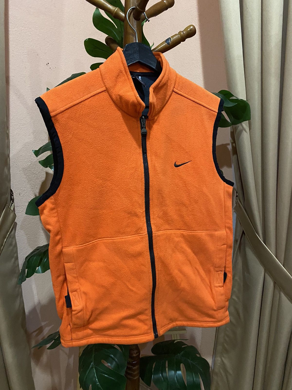 Nike NIKE THERMA-FIT ORANGE FLEECE VEST (MEN’S M) Size US M / EU 48-50 / 2 - 3 Thumbnail