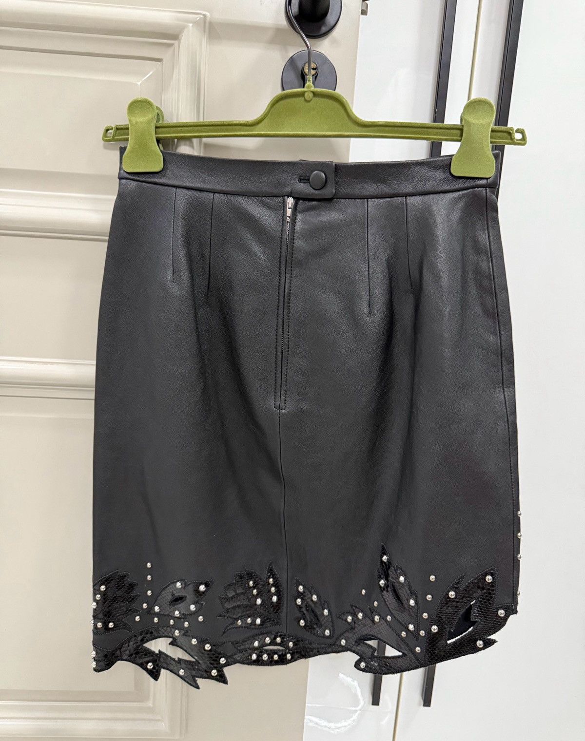 Gucci Gucci Runway Python snake detail leather mini skirt Size 26" / US 2 / IT 38 - 3 Thumbnail