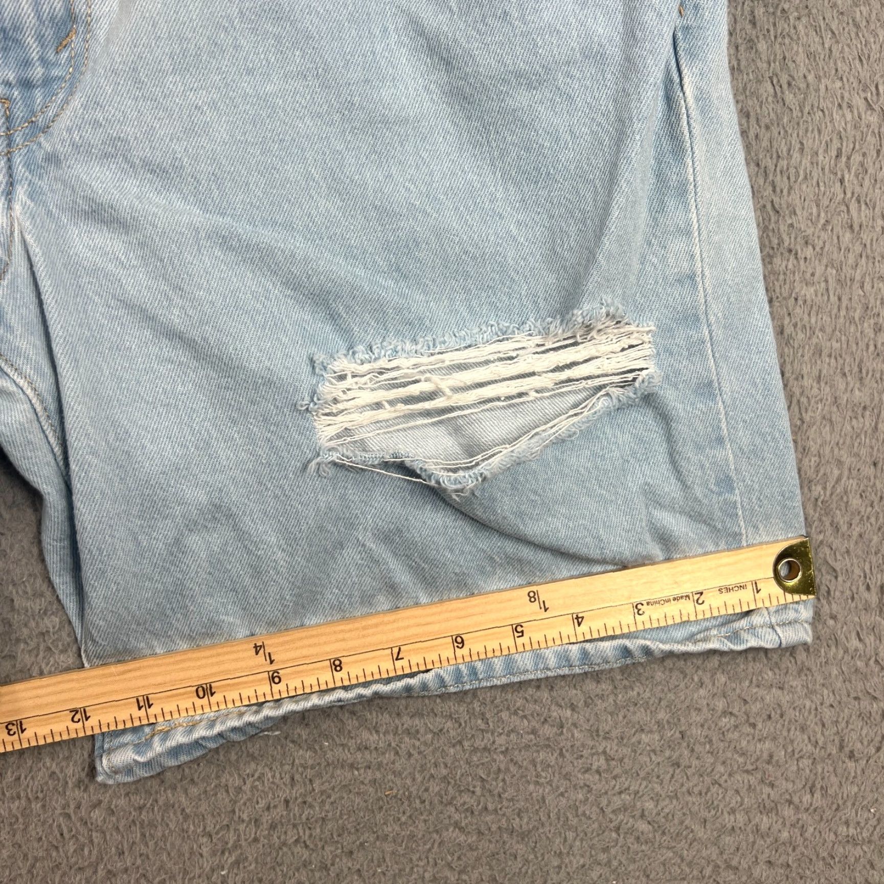 Levi's VINTAGE Levi's Silver Tab Baggy Light Wash Denim Shorts 31 Distressed Skater Jeans Shorts 90s Jorts Mens Size US 31 - 2 Thumbnail