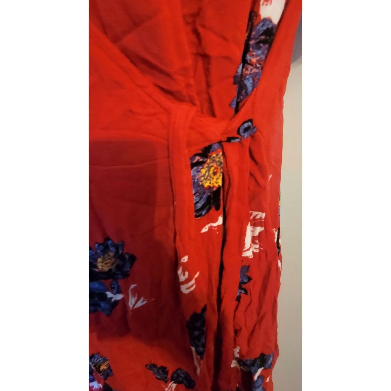 Vintage Xhilaration Mini Dress 2X Plus Red Floral Wrap-Style Short Sleeve V-Neck Satin Rayon Party/Cocktail Casual Womens Plus Size Dress Size XXL / US 16-18 / IT 52-54 - 2 Thumbnail